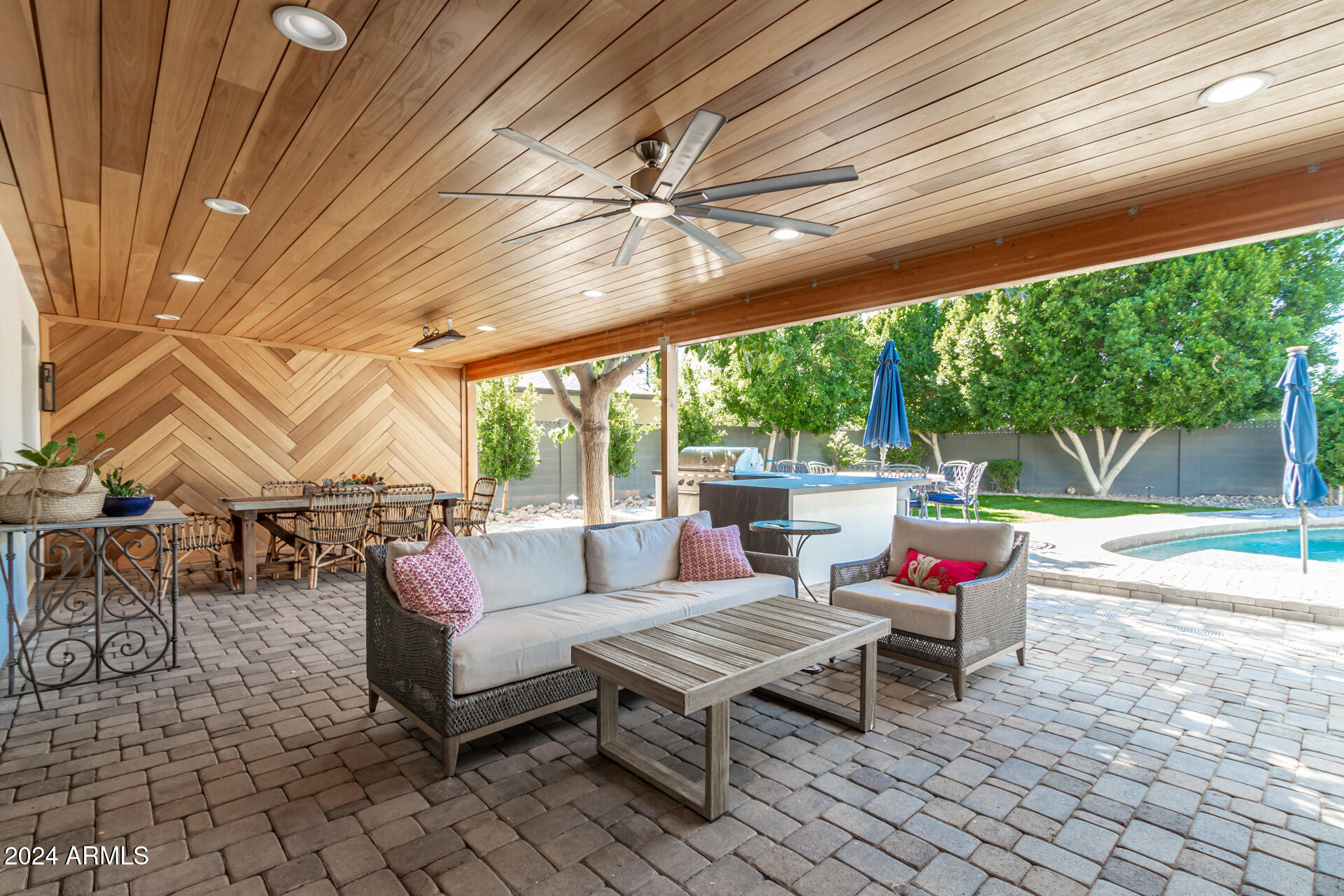 3410 N 45TH Place