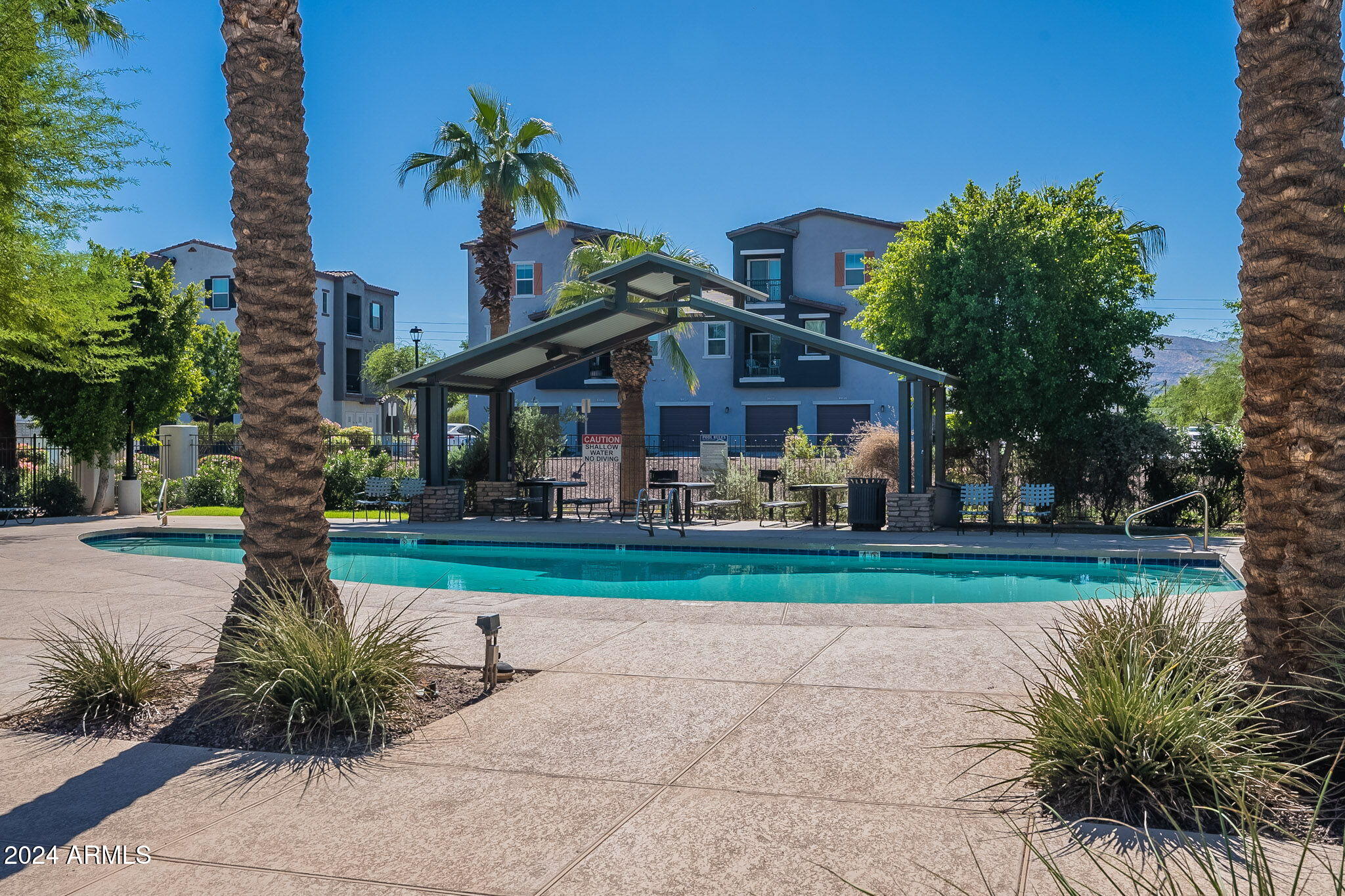 2208 E HIDALGO Avenue