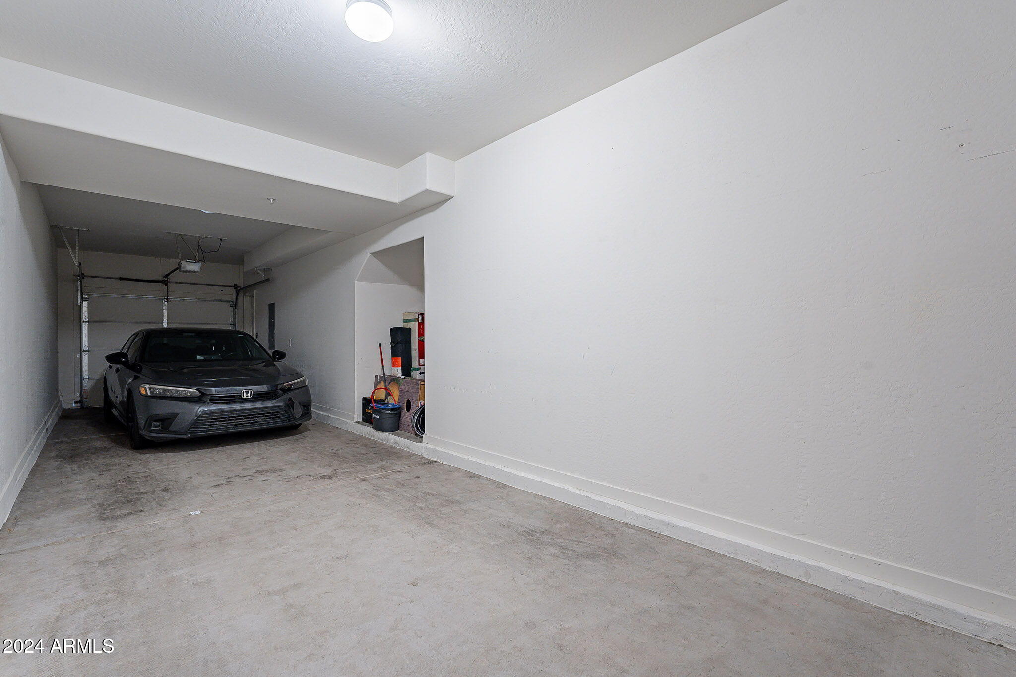 2208 E HIDALGO Avenue