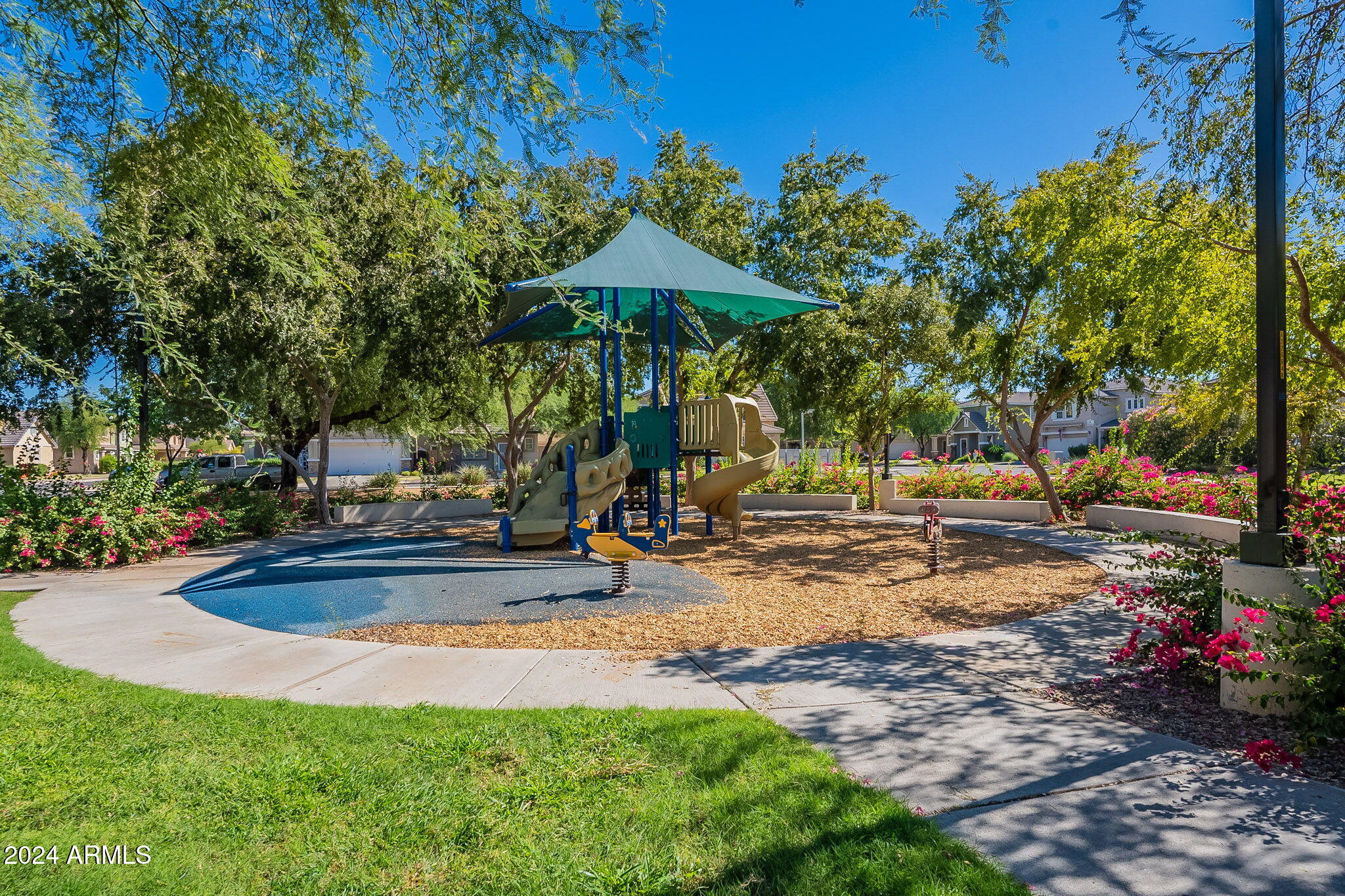 2208 E HIDALGO Avenue