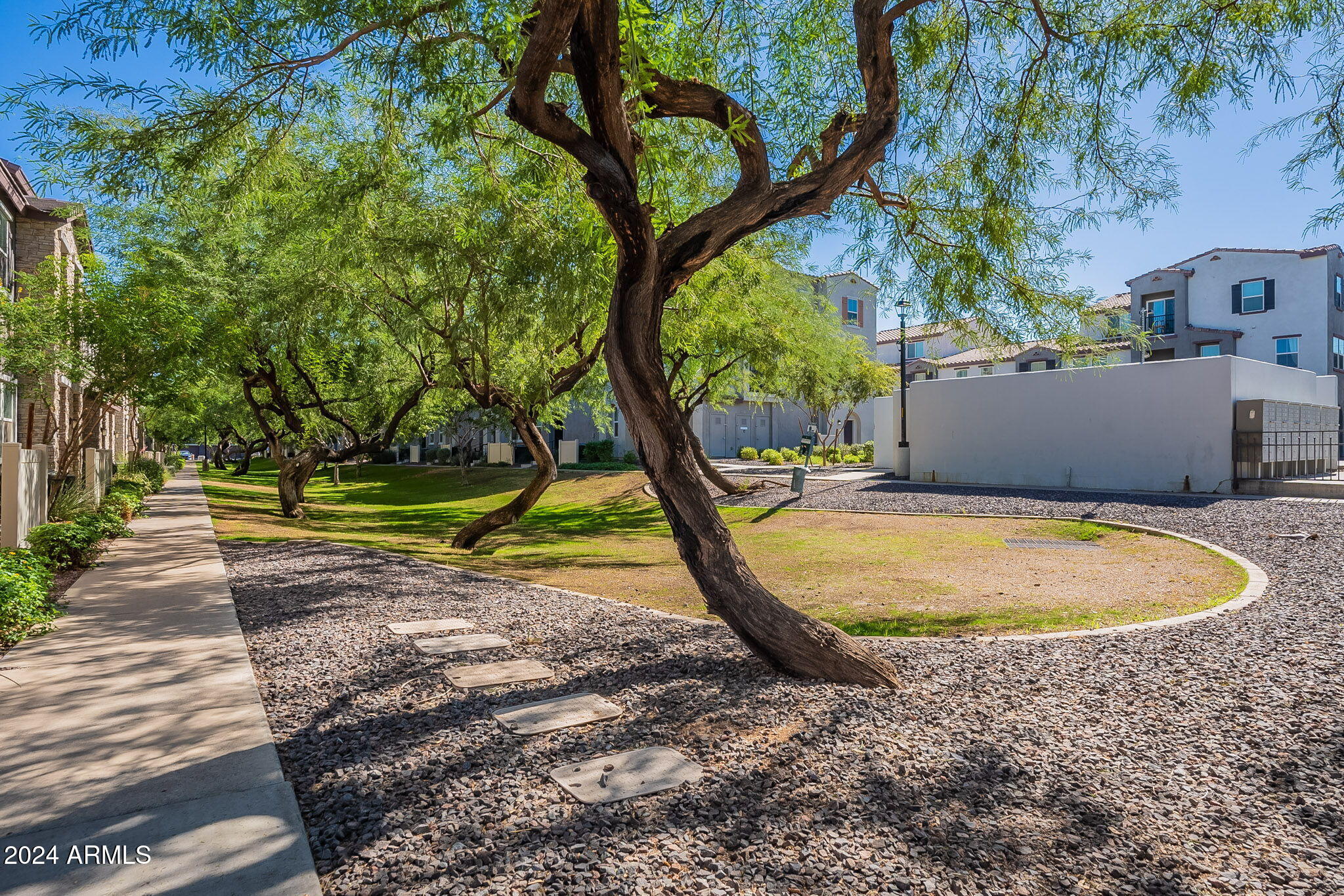 2208 E HIDALGO Avenue