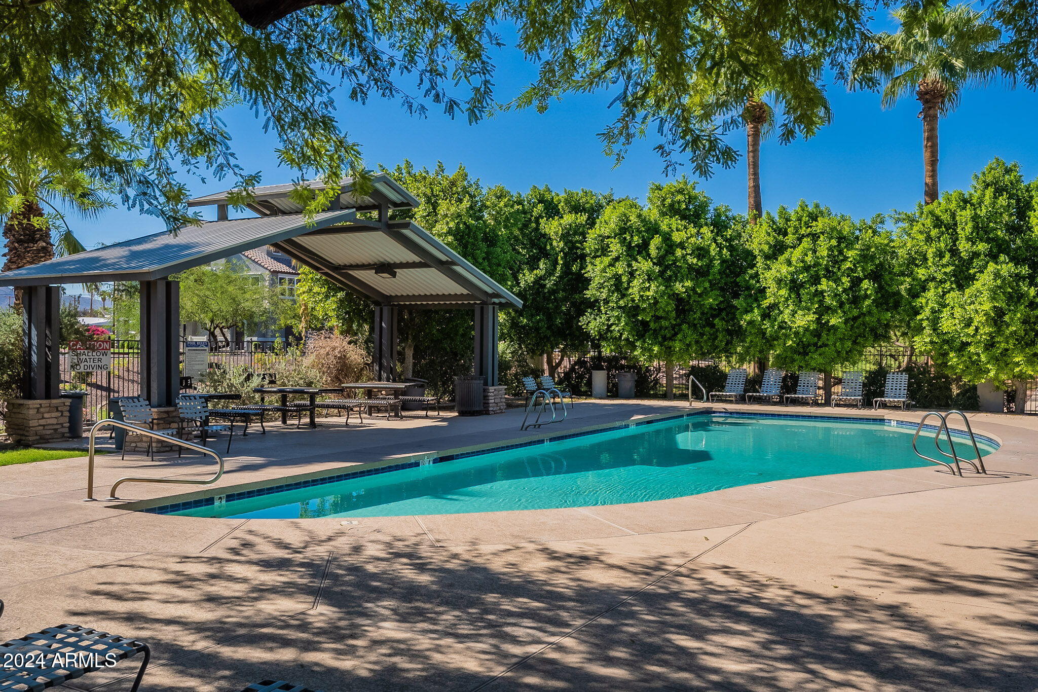2208 E HIDALGO Avenue