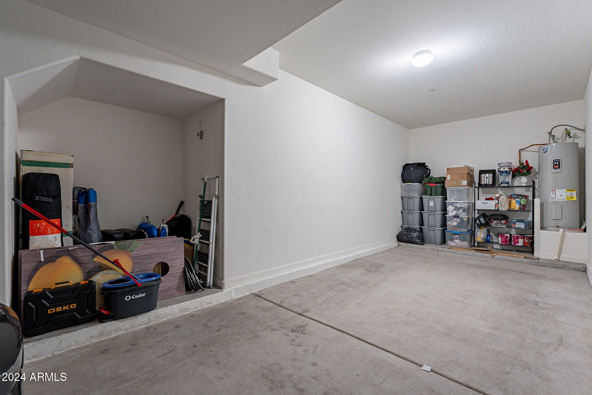 2208 E HIDALGO Avenue