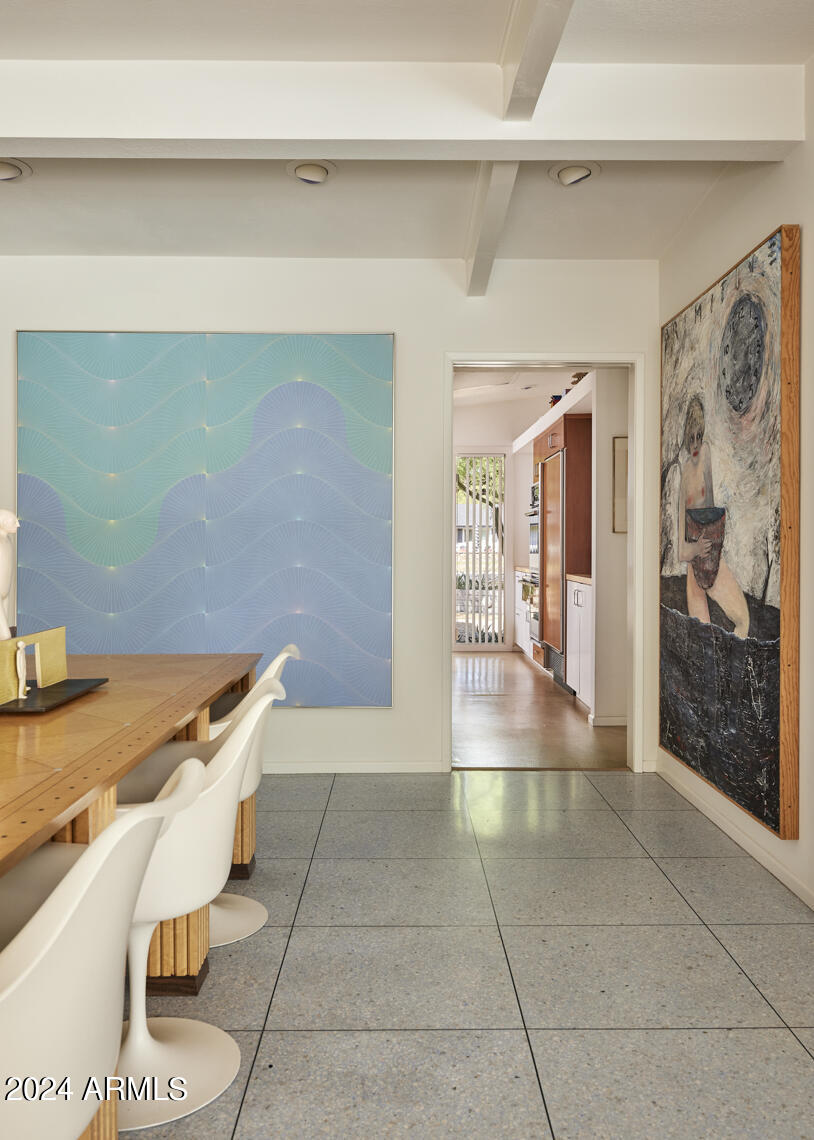 2201 E MARSHALL Avenue