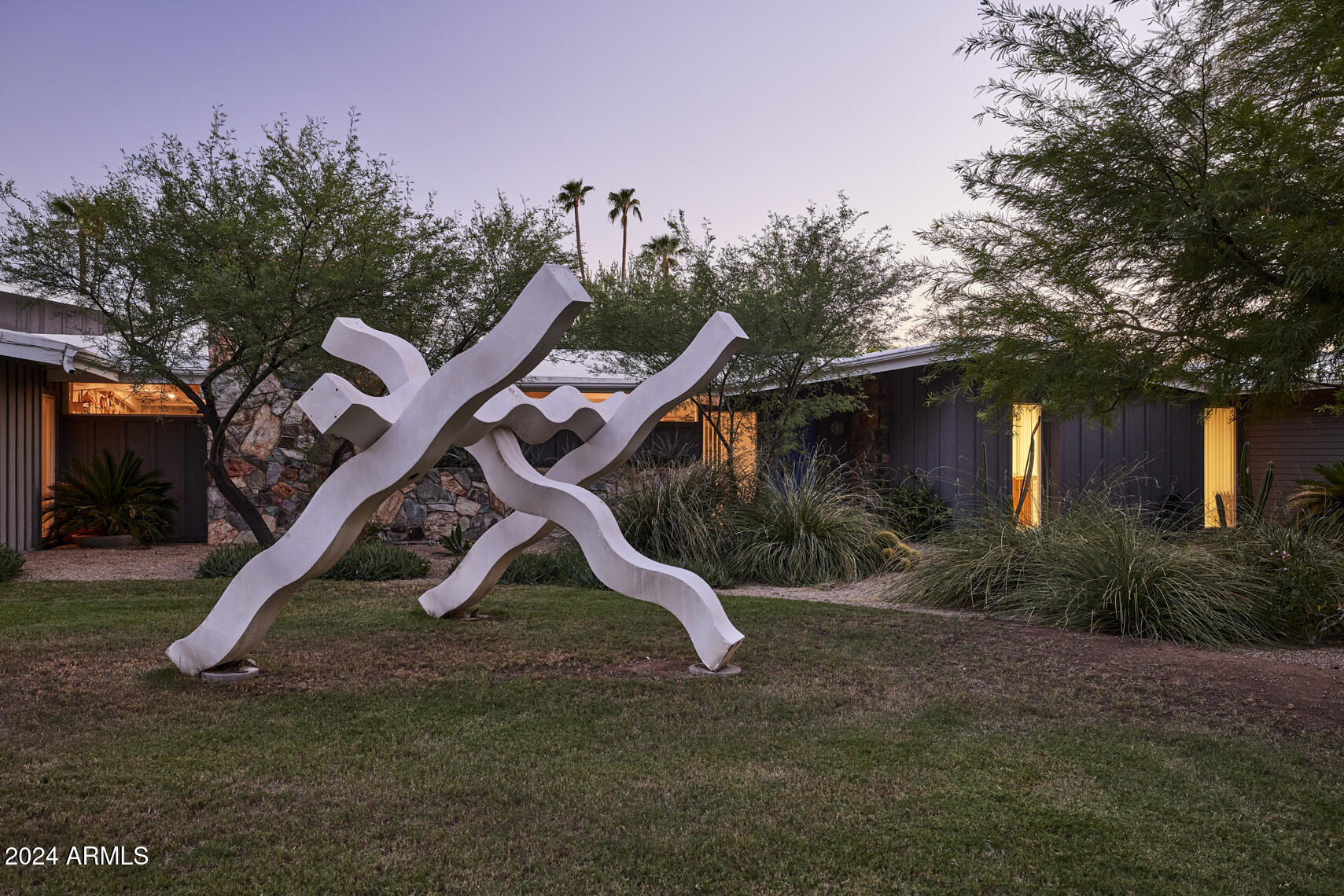 2201 E MARSHALL Avenue