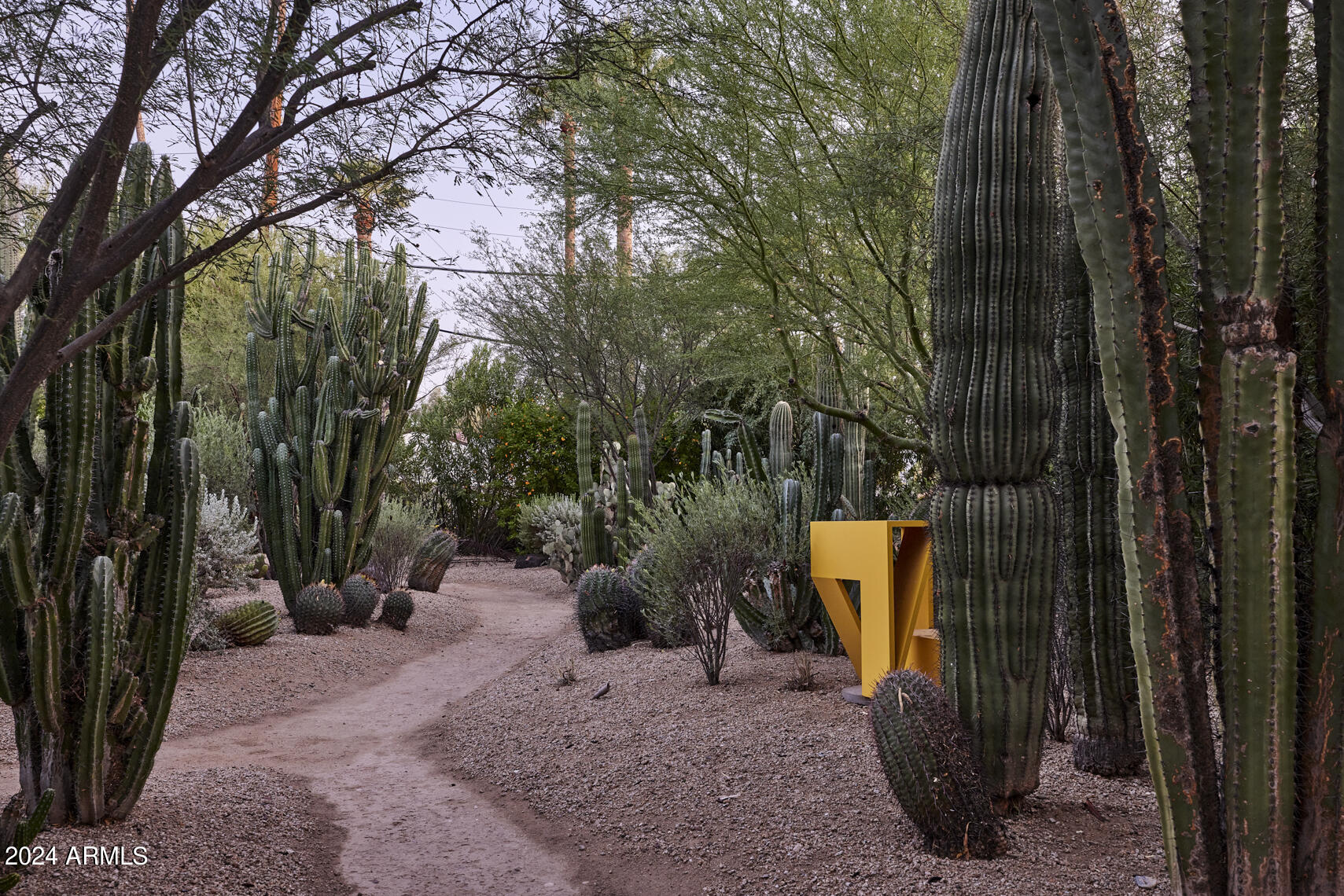 2201 E MARSHALL Avenue