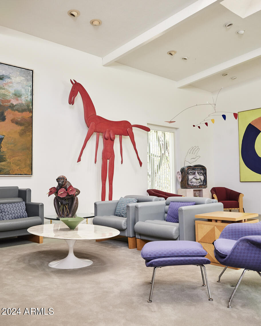 2201 E MARSHALL Avenue