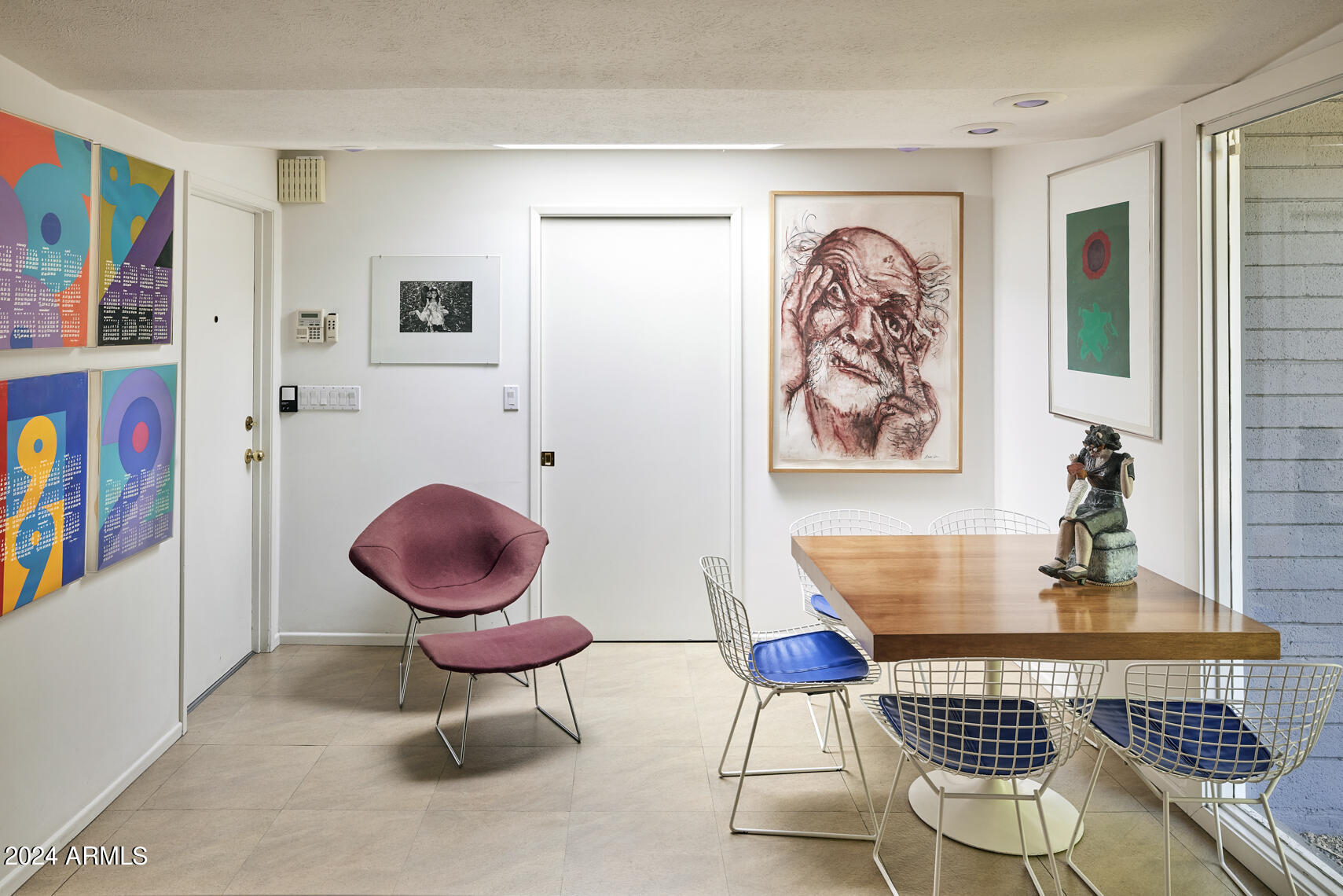 2201 E MARSHALL Avenue