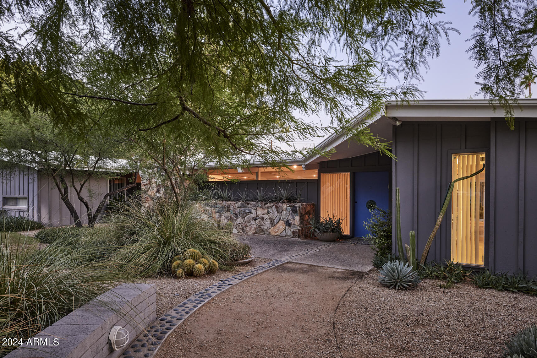 2201 E MARSHALL Avenue