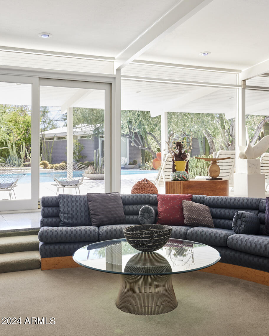 2201 E MARSHALL Avenue