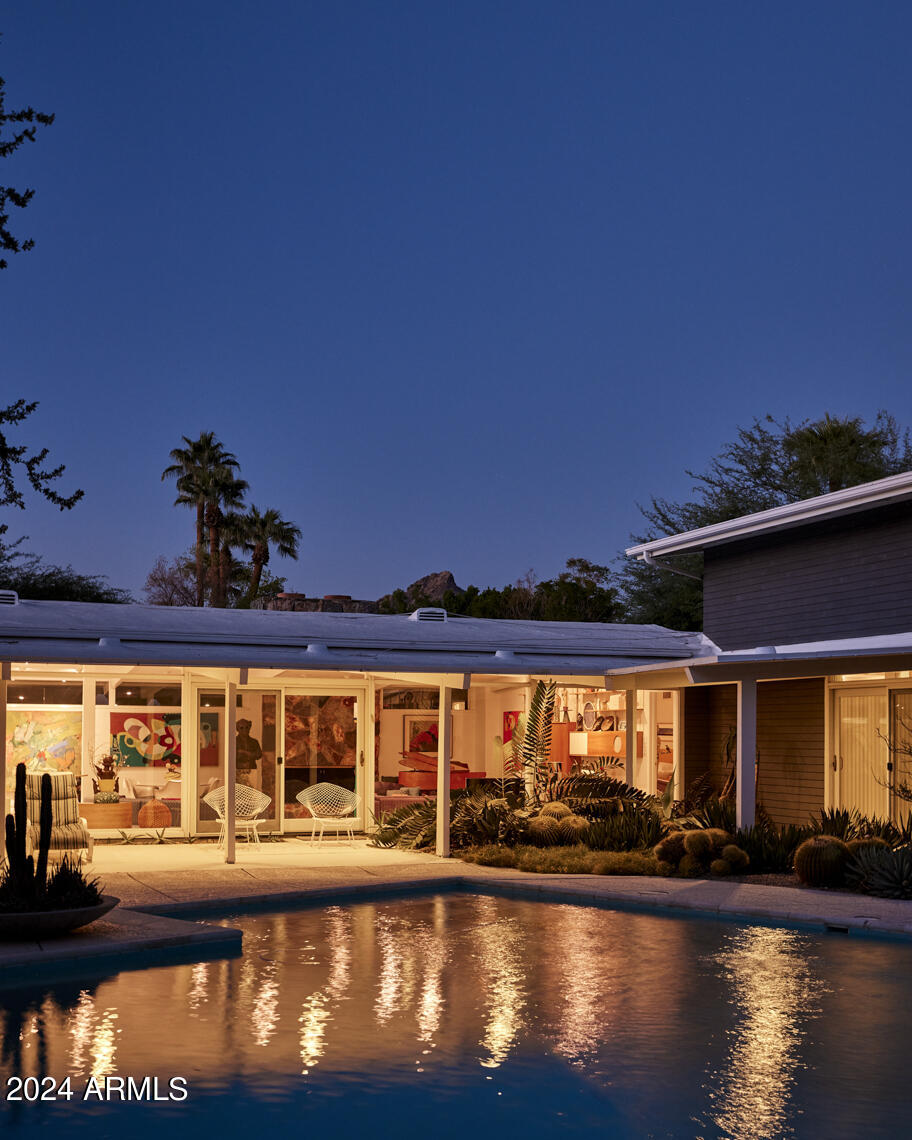 2201 E MARSHALL Avenue