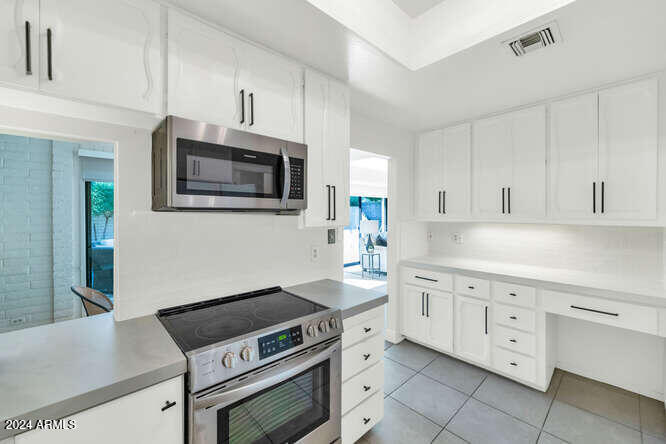 4525 N 66TH Street, 10
