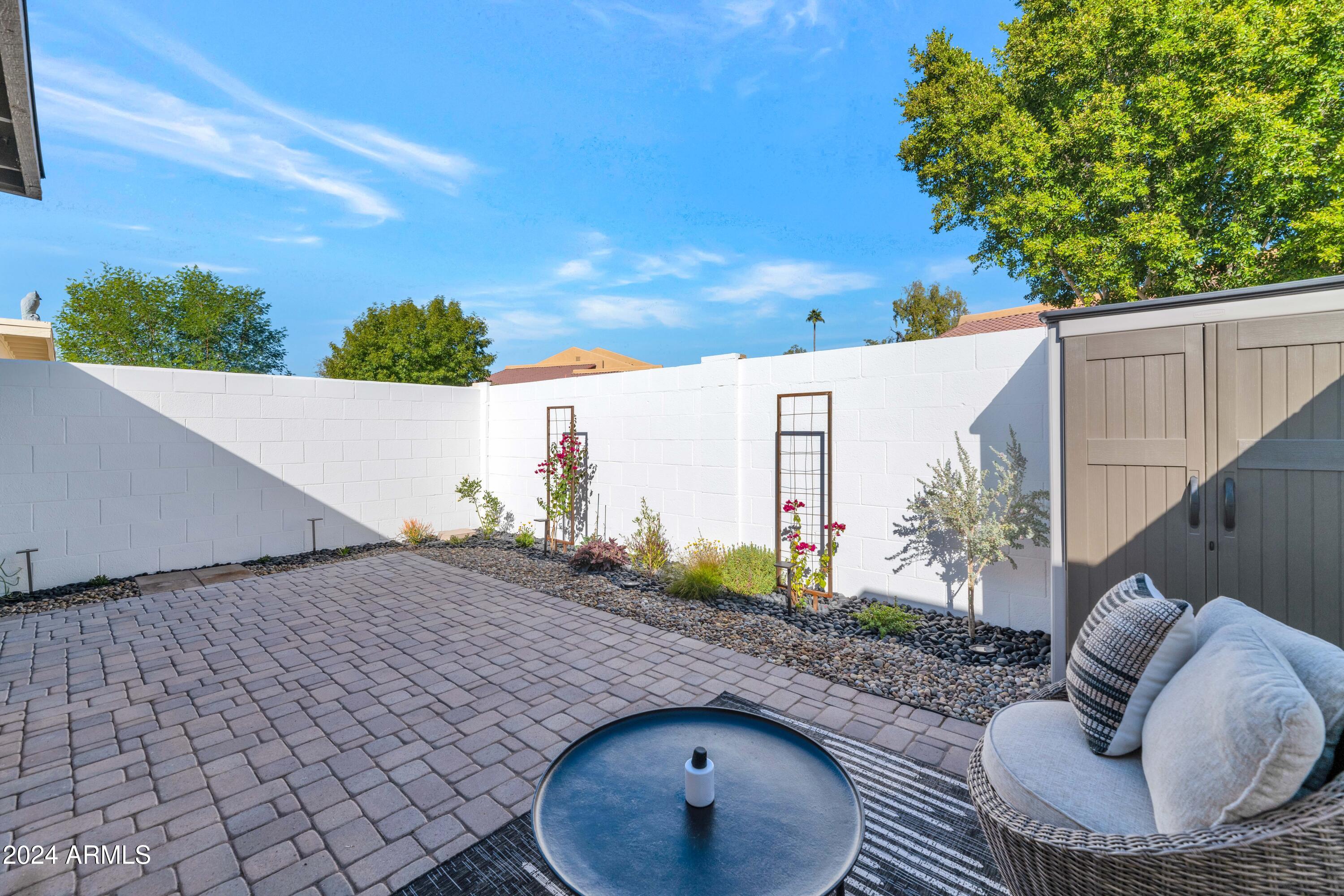 8 W CASA HERMOSA Drive