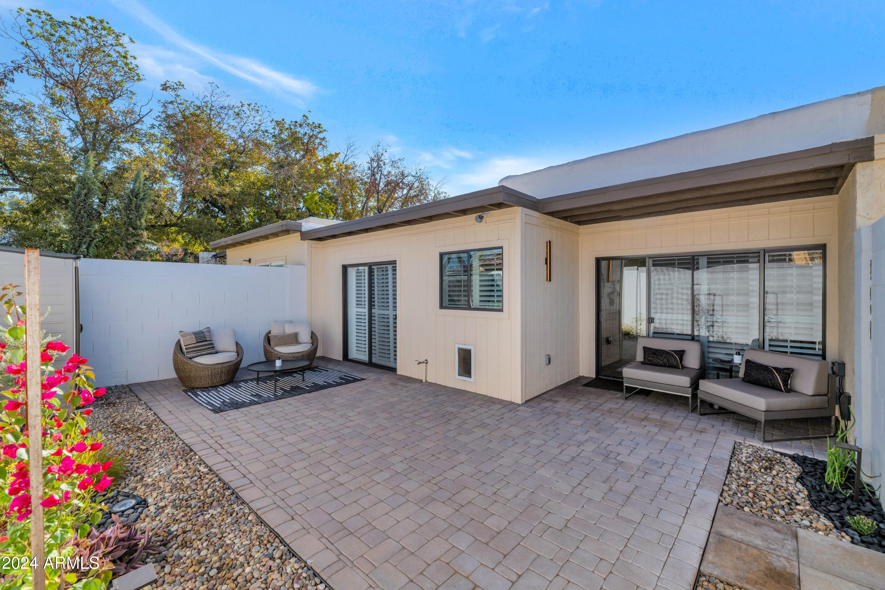 8 W CASA HERMOSA Drive