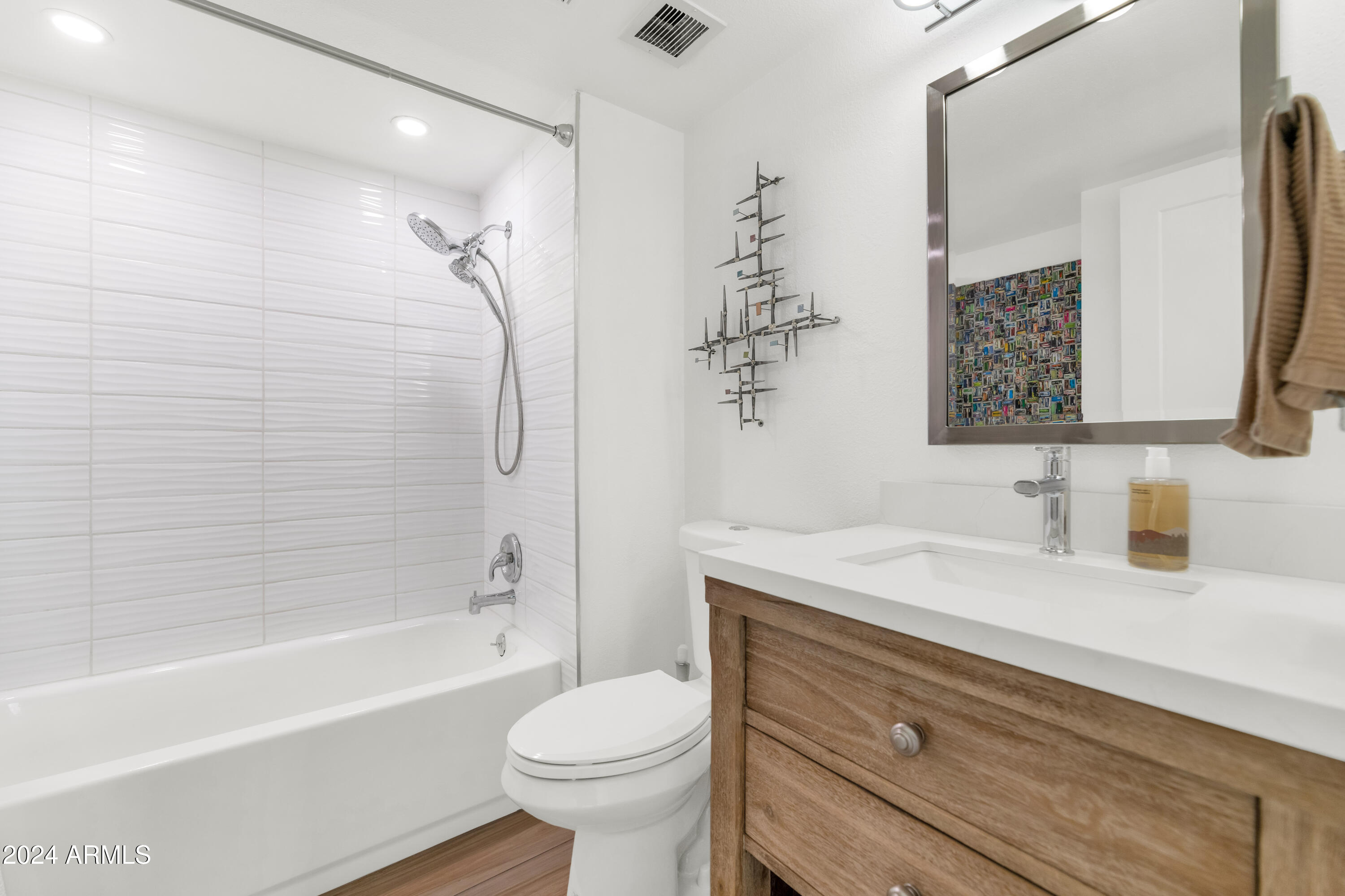 8 W CASA HERMOSA Drive