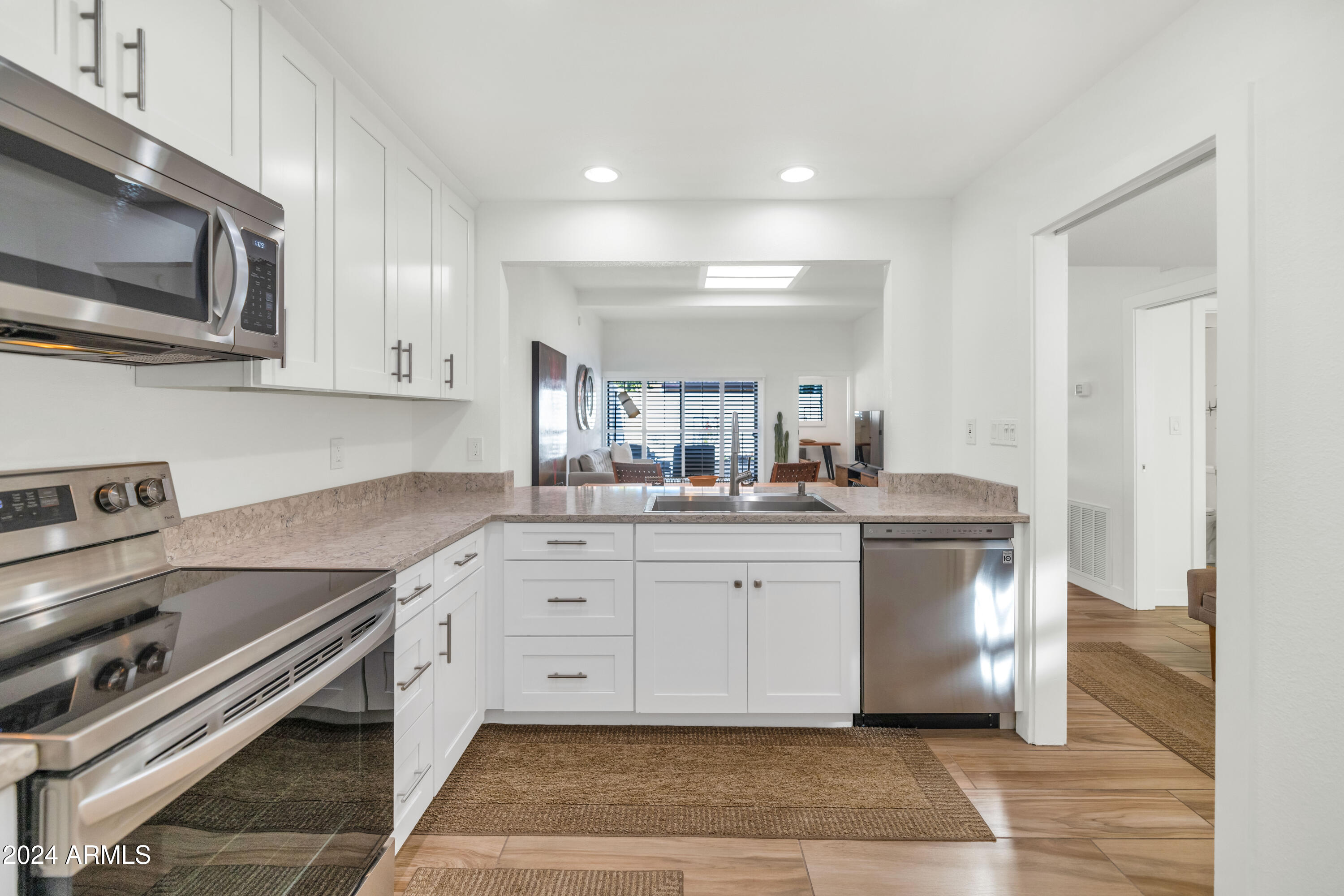 8 W CASA HERMOSA Drive