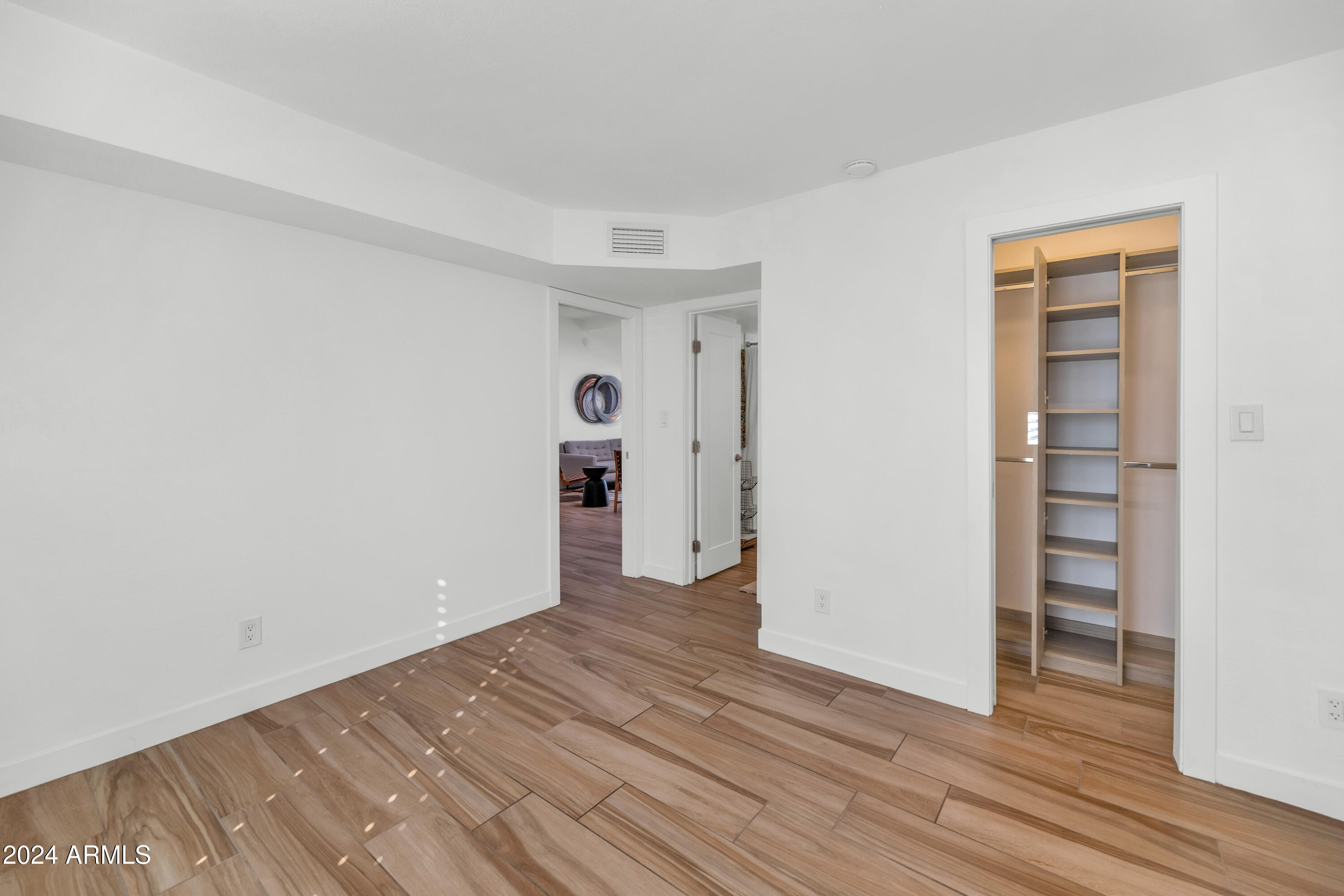 8 W CASA HERMOSA Drive