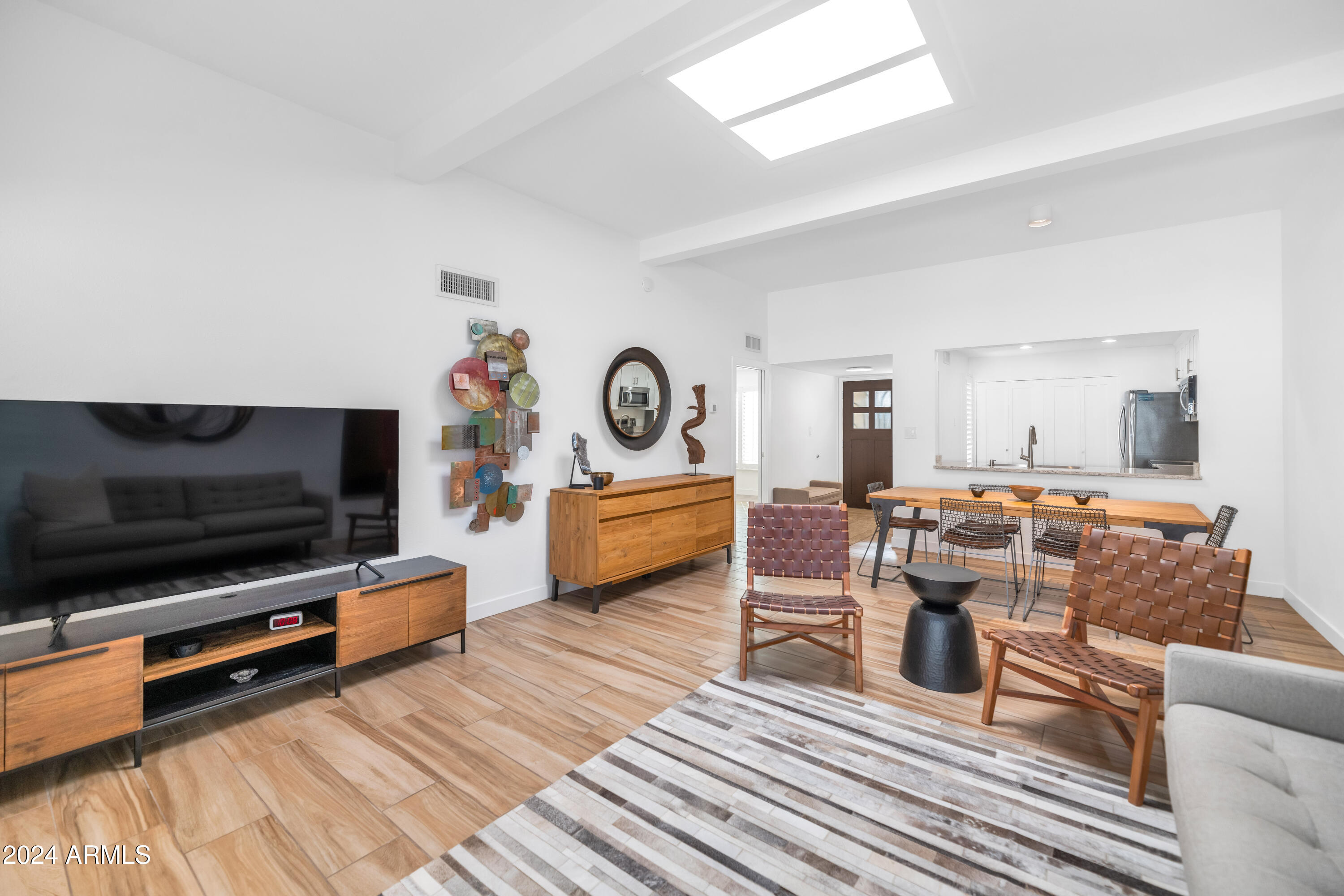 8 W CASA HERMOSA Drive