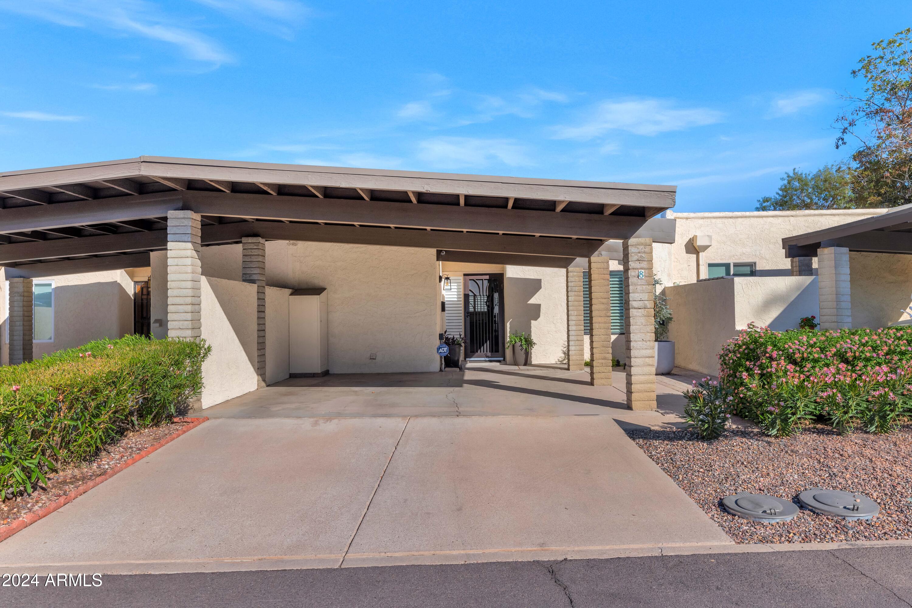 8 W CASA HERMOSA Drive