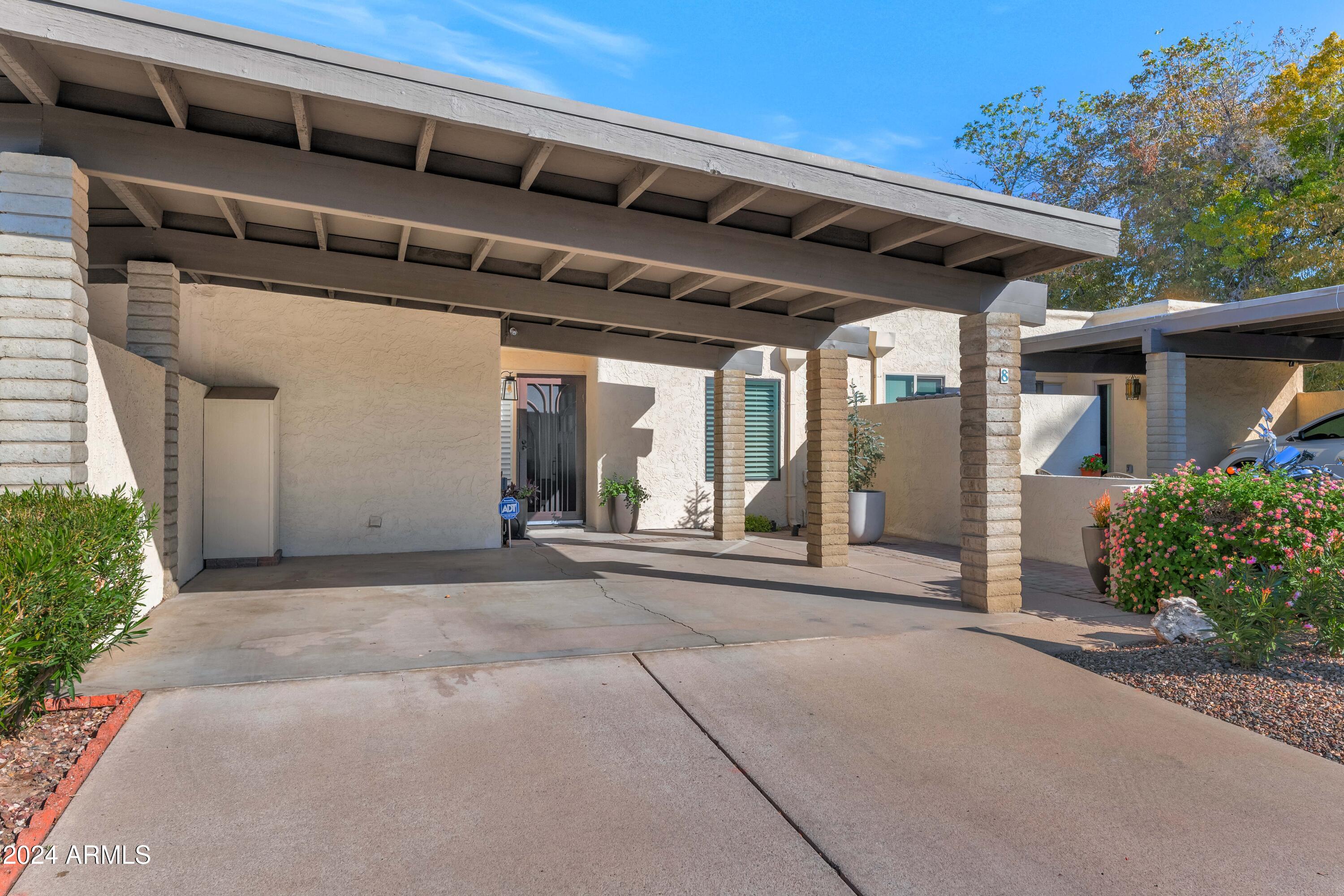 8 W CASA HERMOSA Drive