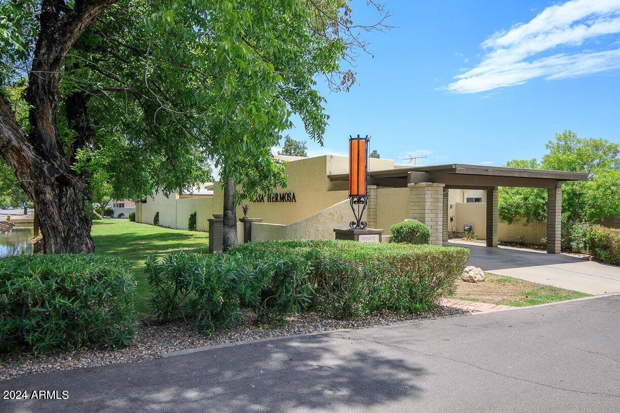 8 W CASA HERMOSA Drive