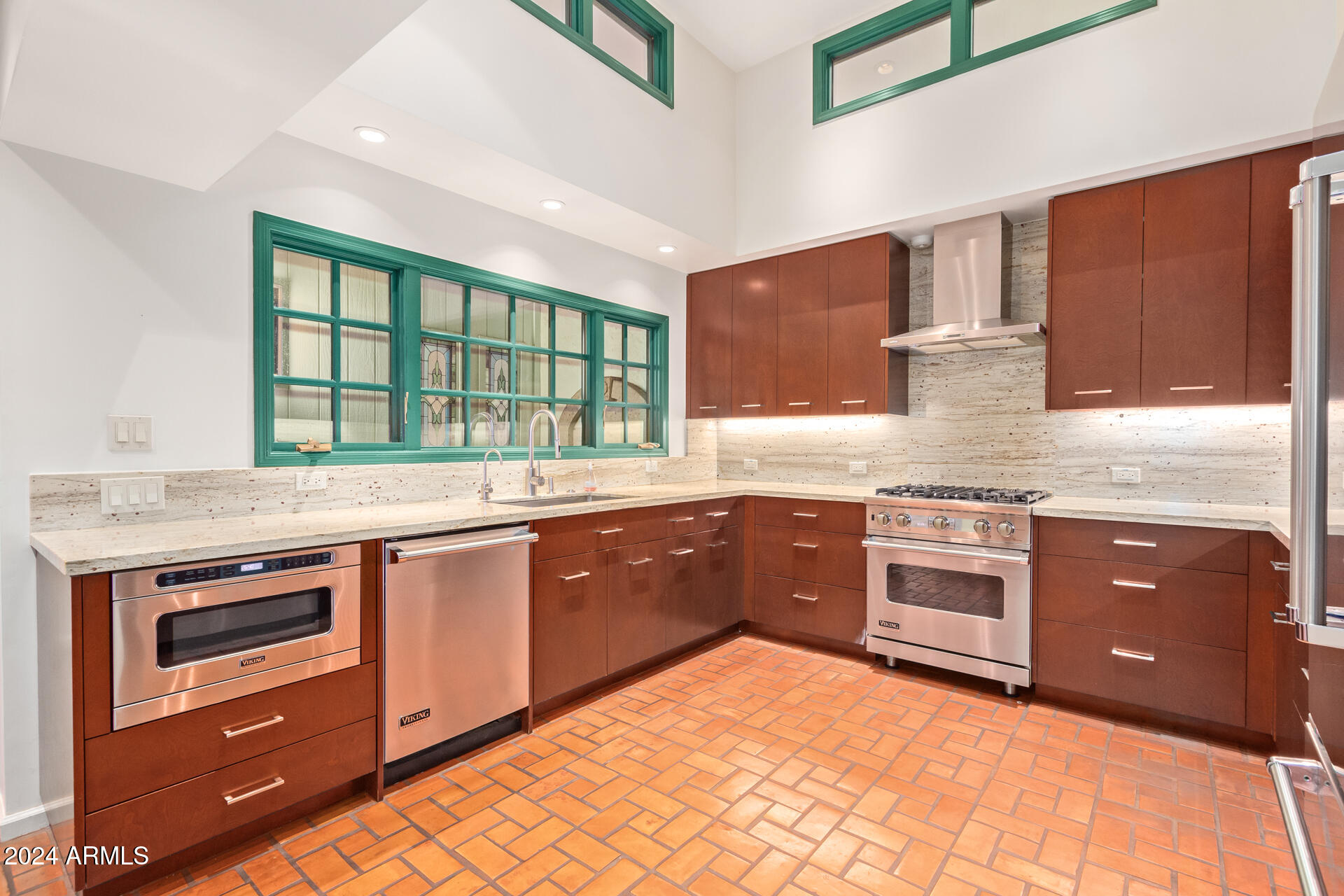 6827 N 4TH Place