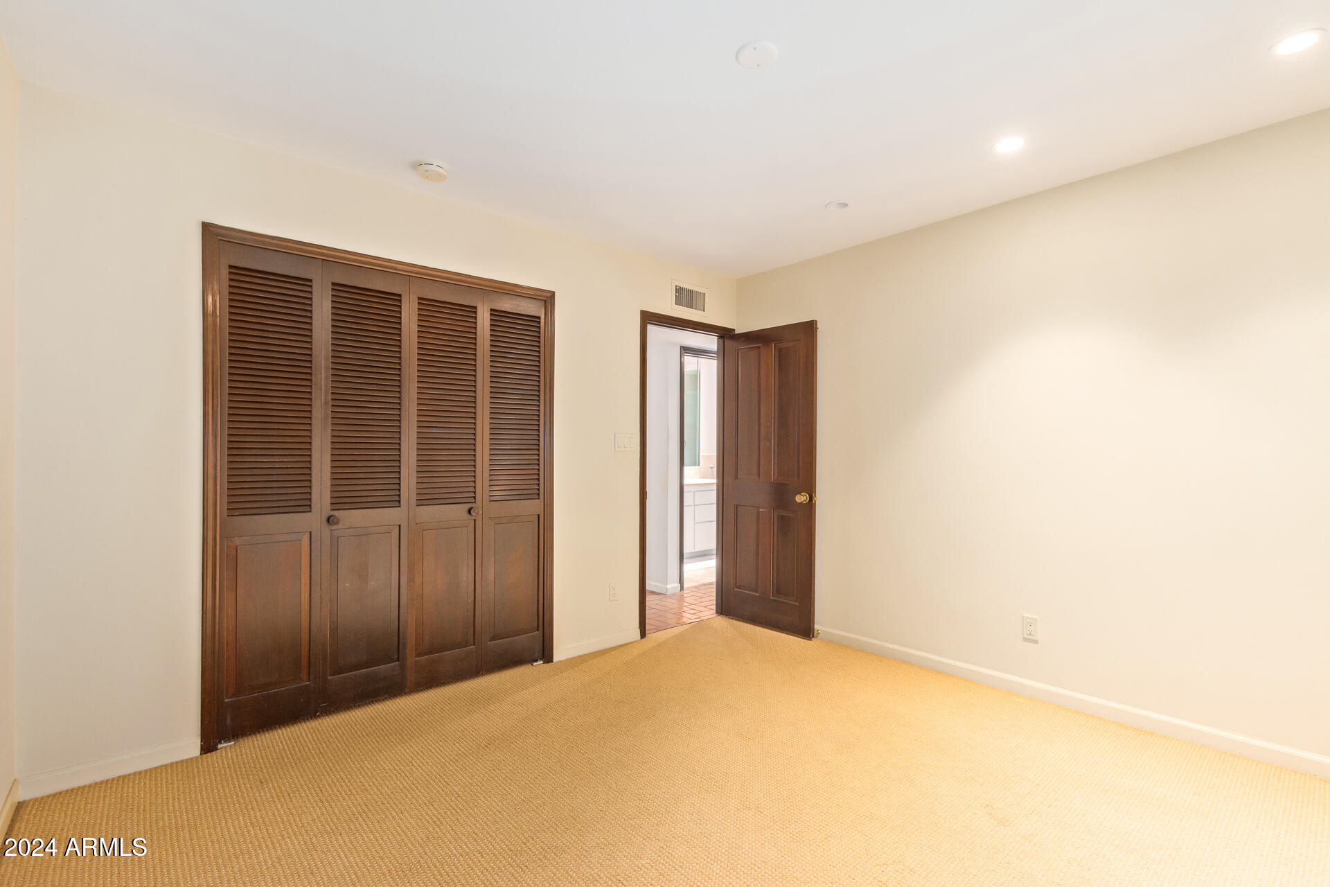 6827 N 4TH Place