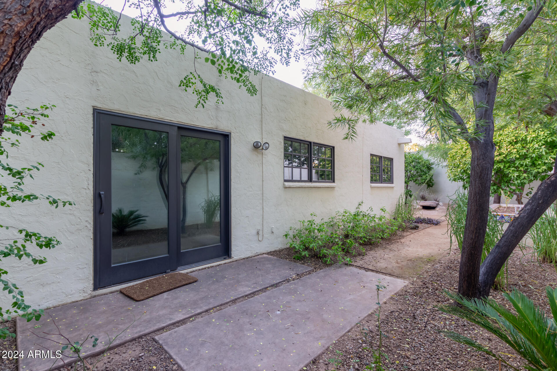 6827 N 4TH Place