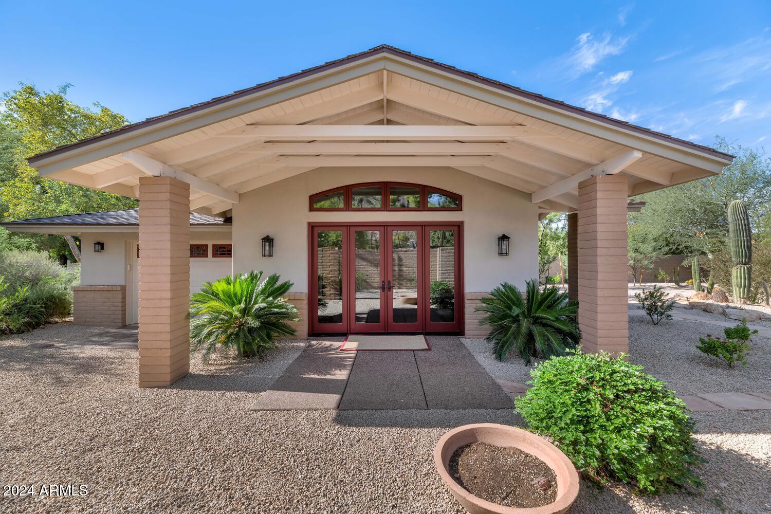 4743 E ARCADIA Lane