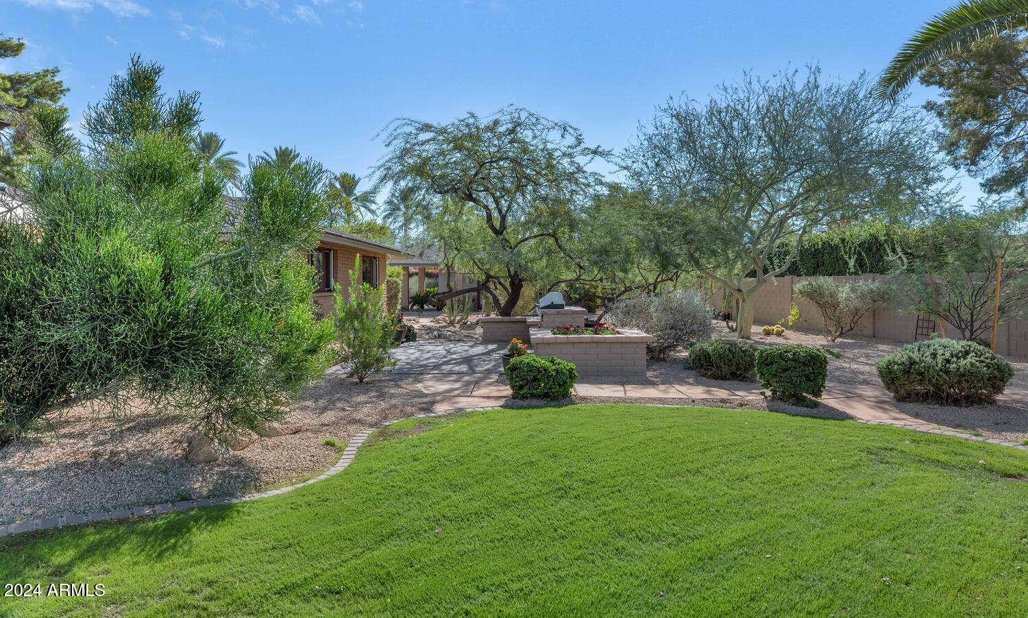 4743 E ARCADIA Lane