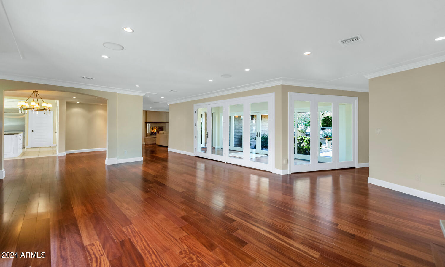 4743 E ARCADIA Lane