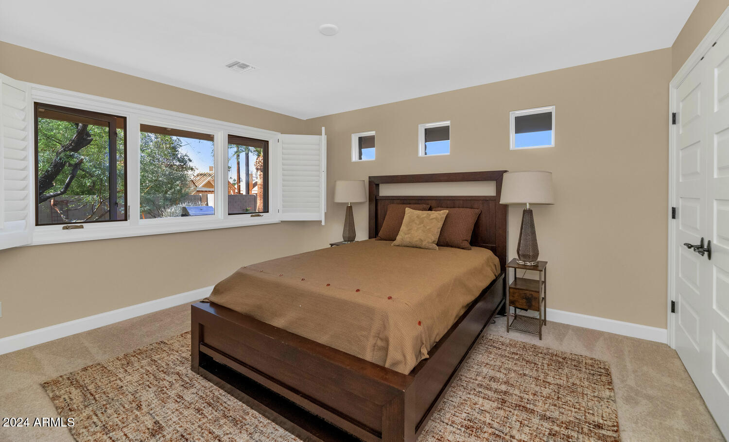4743 E ARCADIA Lane