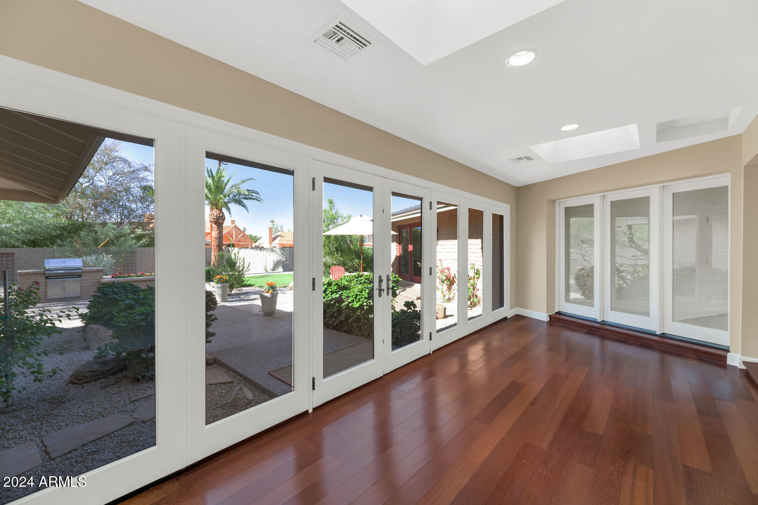 4743 E ARCADIA Lane