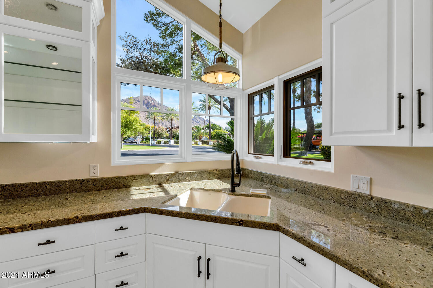 4743 E ARCADIA Lane