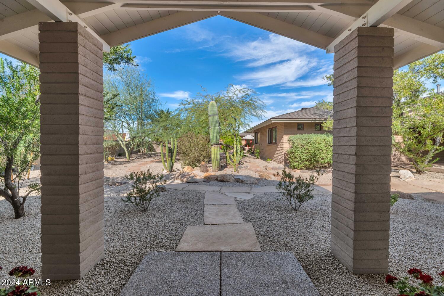 4743 E ARCADIA Lane