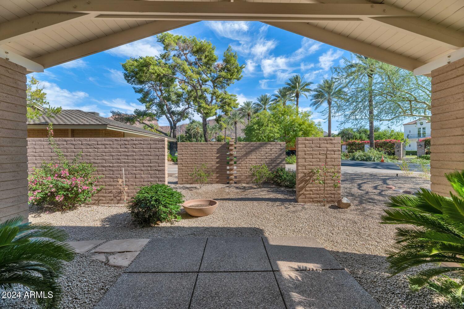 4743 E ARCADIA Lane
