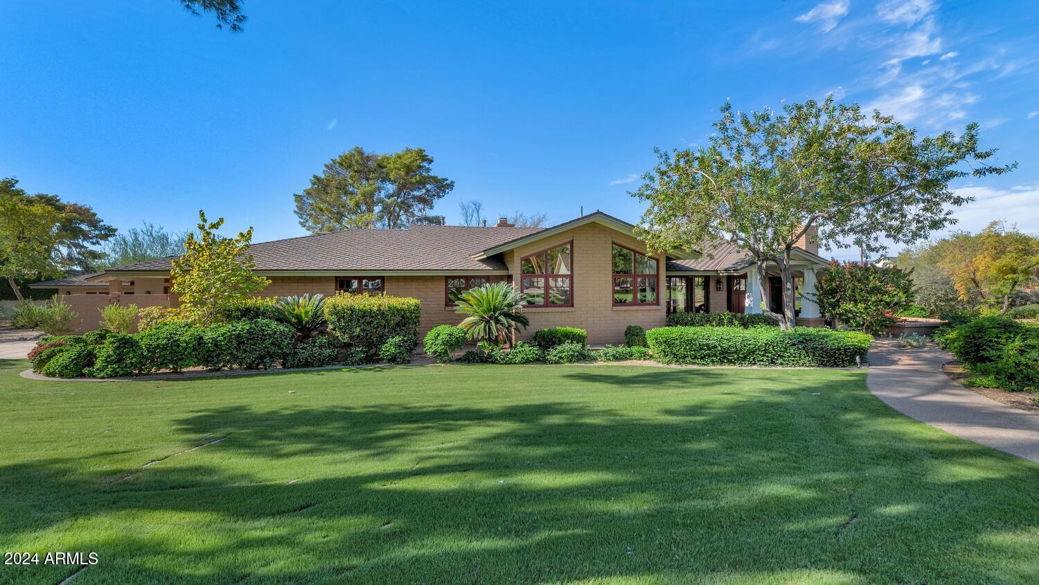 4743 E ARCADIA Lane