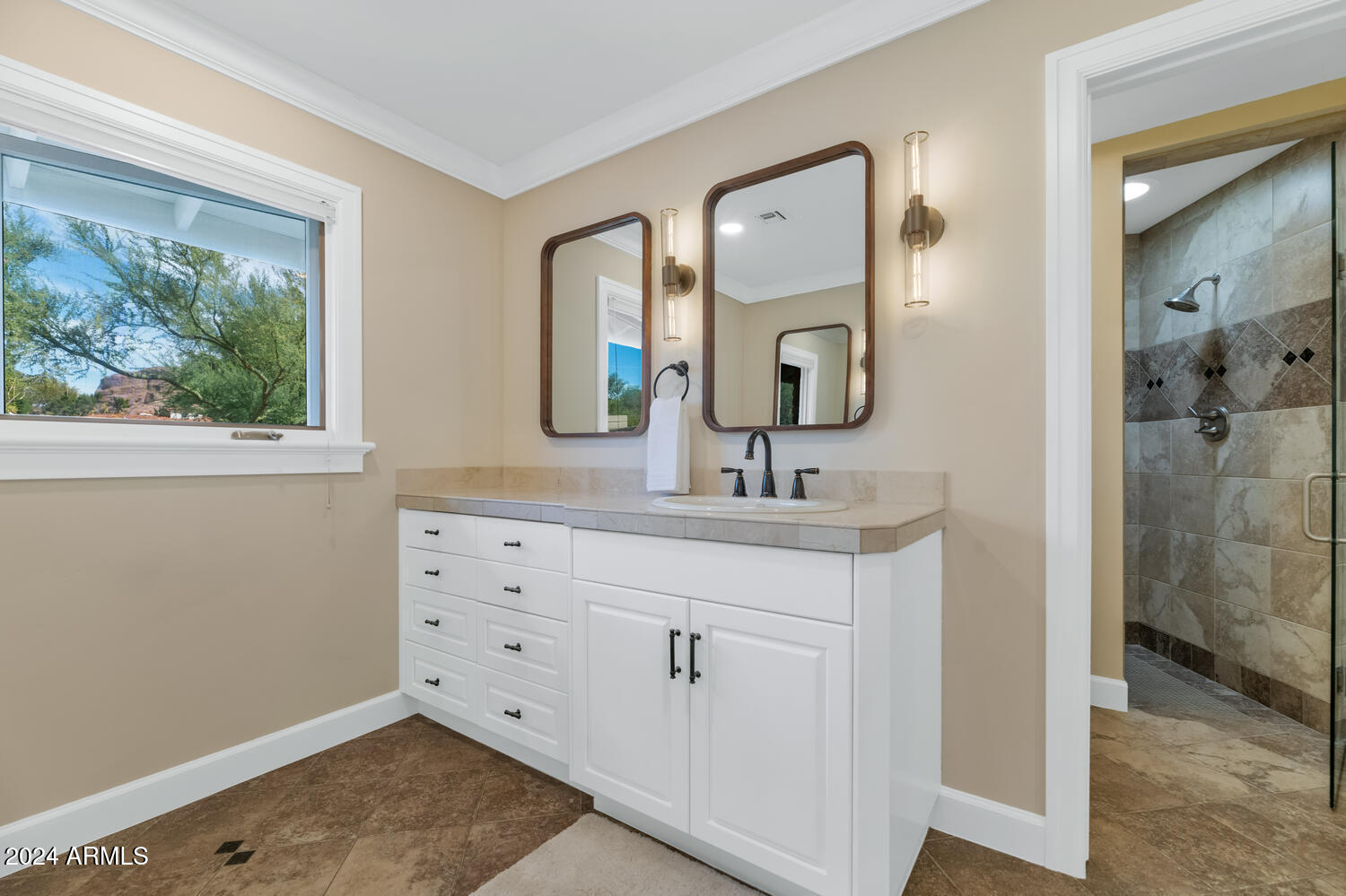 4743 E ARCADIA Lane