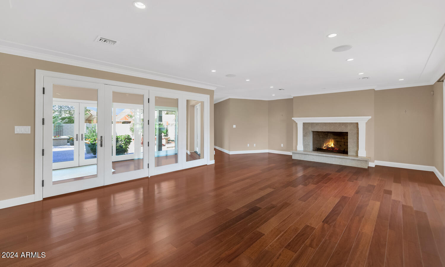 4743 E ARCADIA Lane