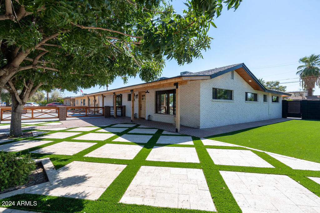 2301 E OSBORN Road