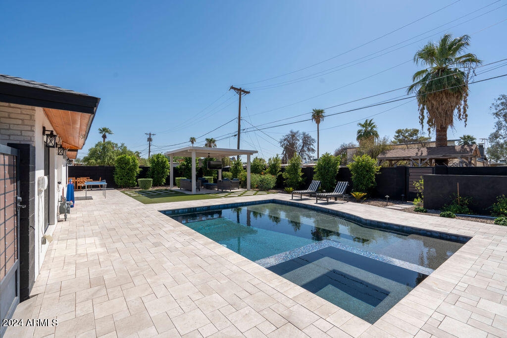 2301 E OSBORN Road