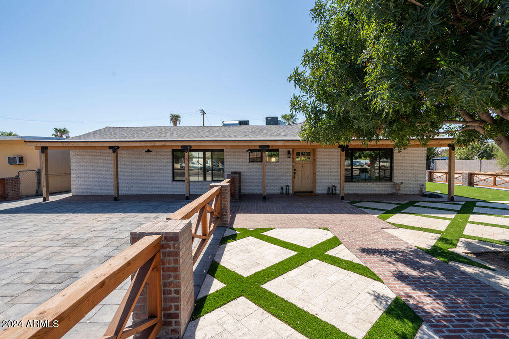 2301 E OSBORN Road