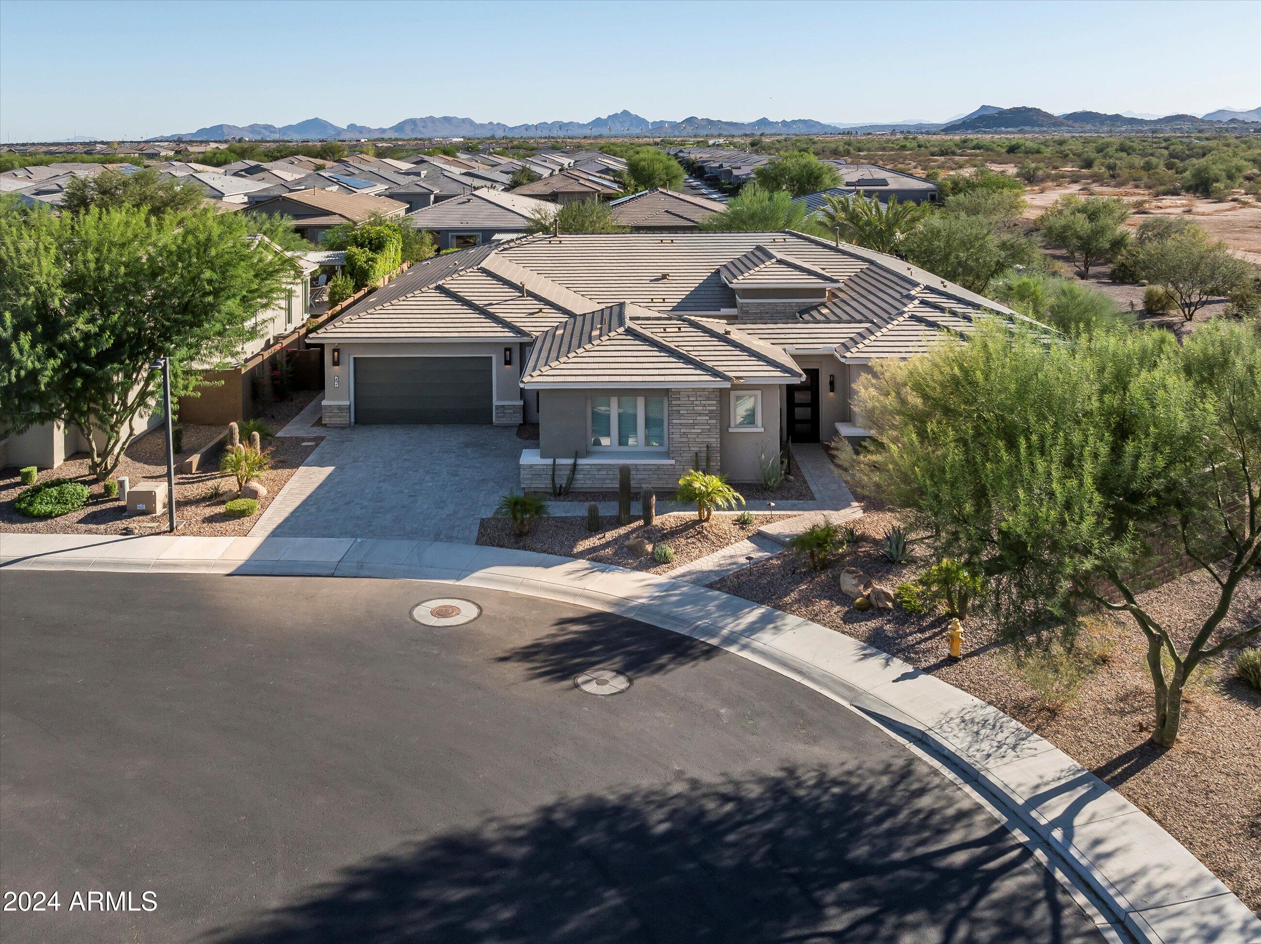 2821 E CASHMAN Drive
