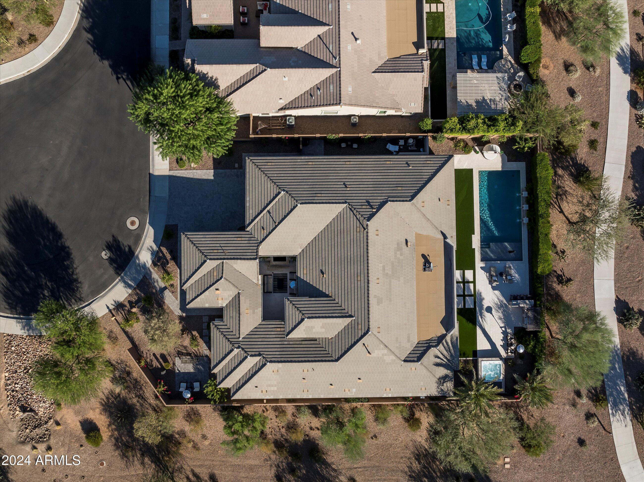 2821 E CASHMAN Drive