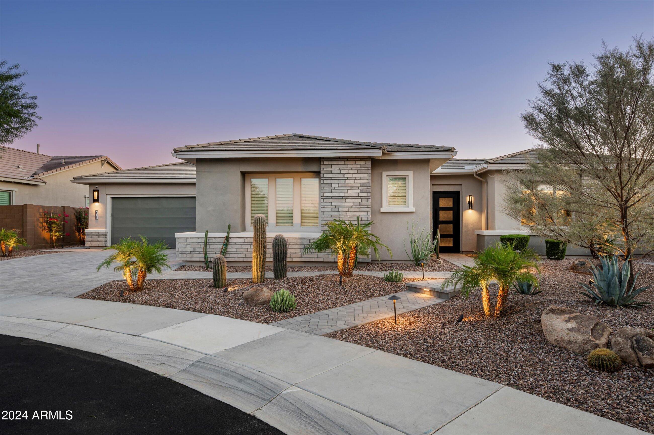 2821 E CASHMAN Drive