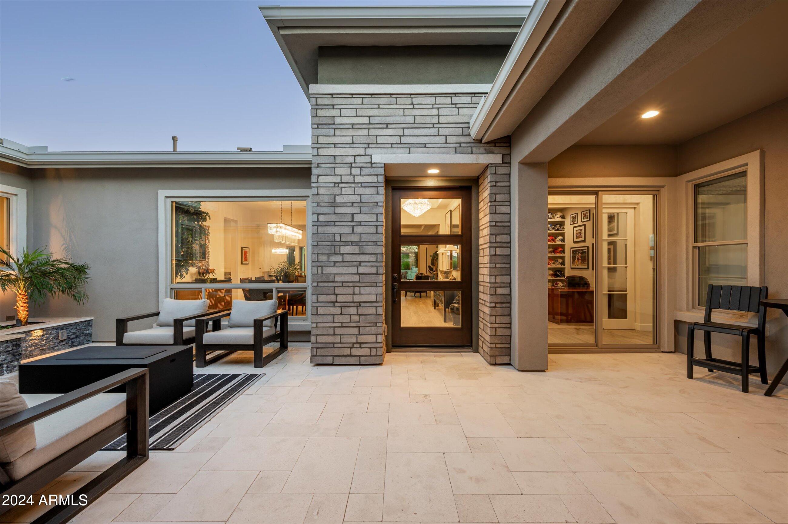 2821 E CASHMAN Drive