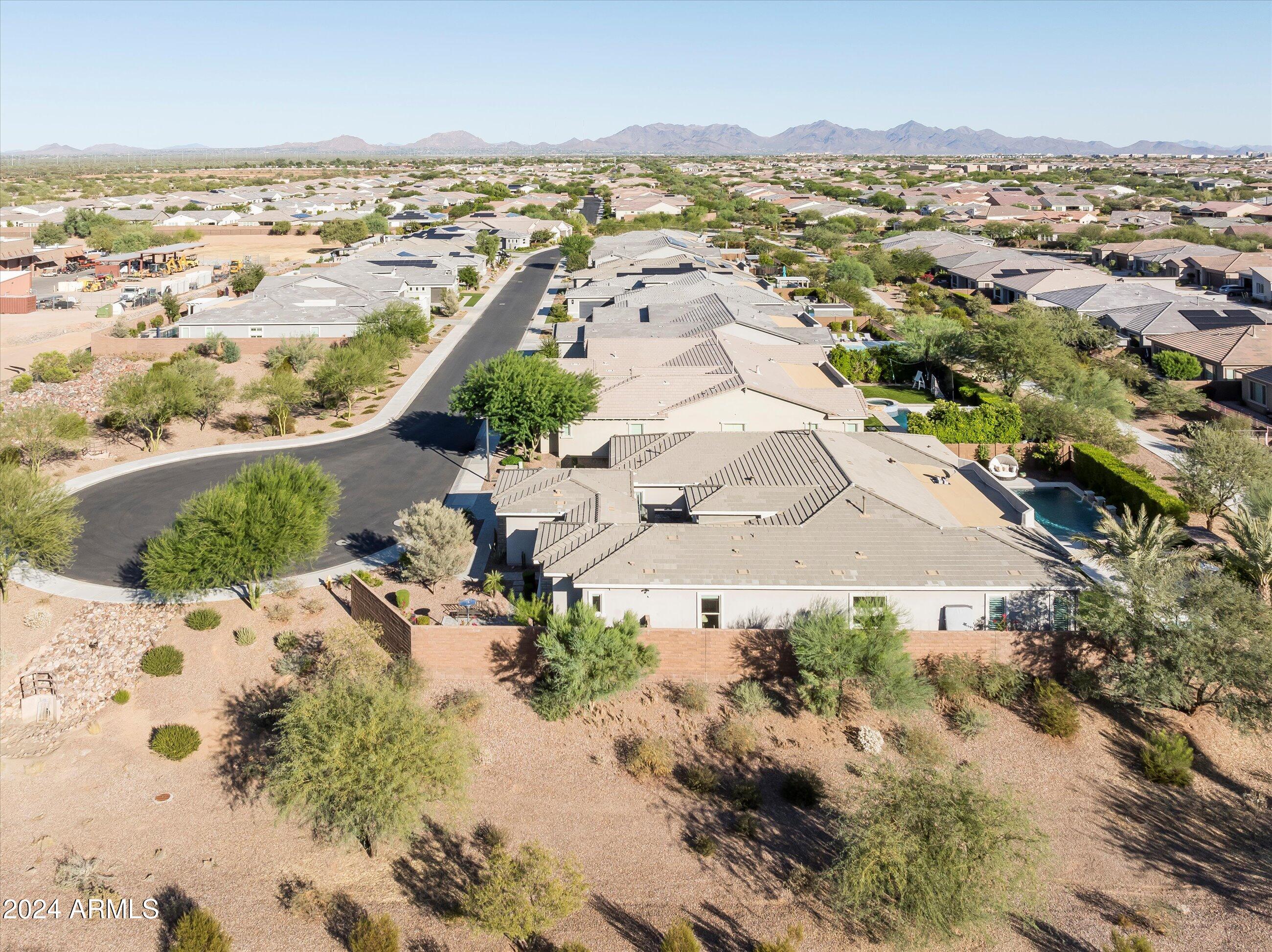 2821 E CASHMAN Drive