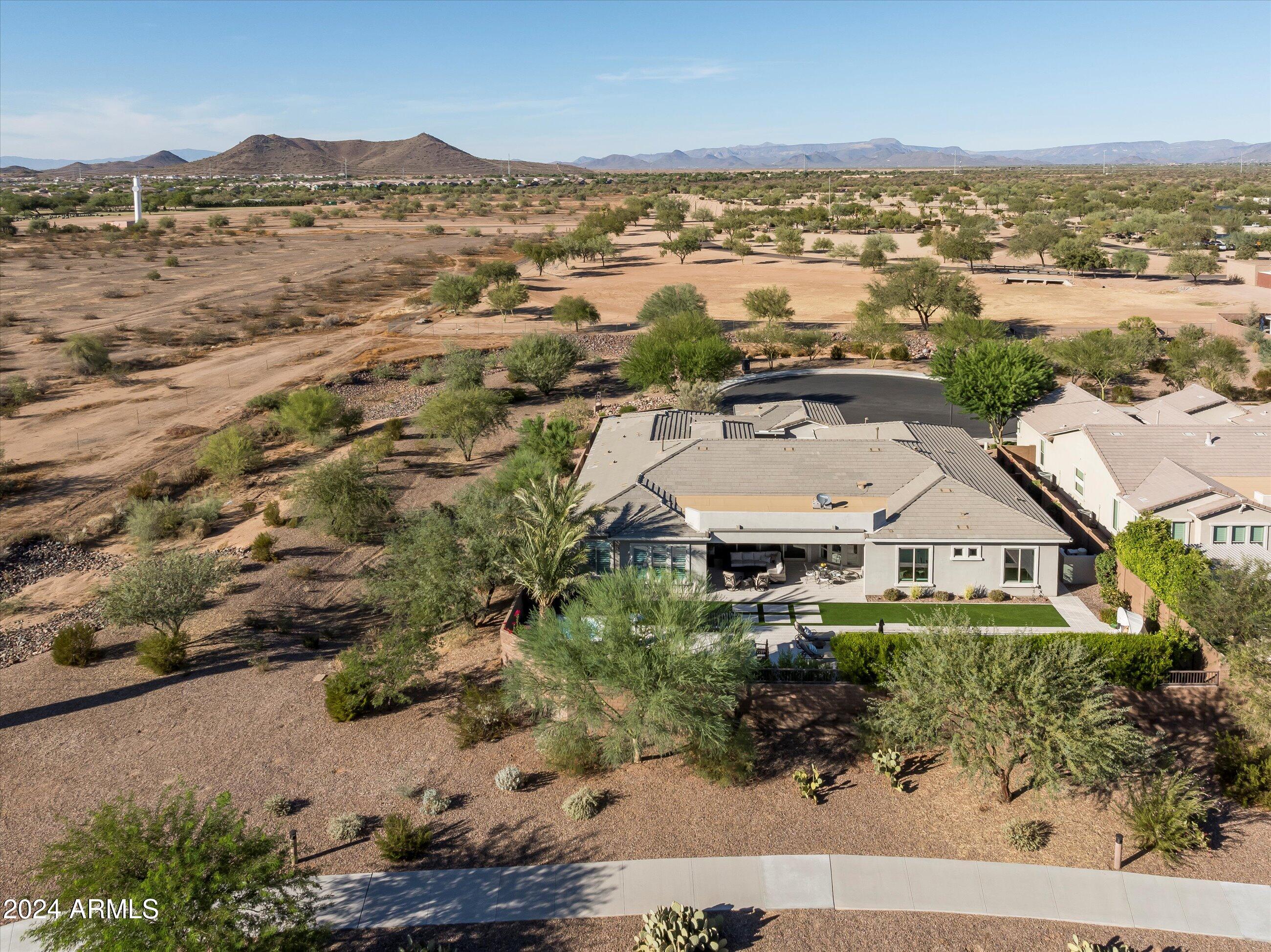 2821 E CASHMAN Drive