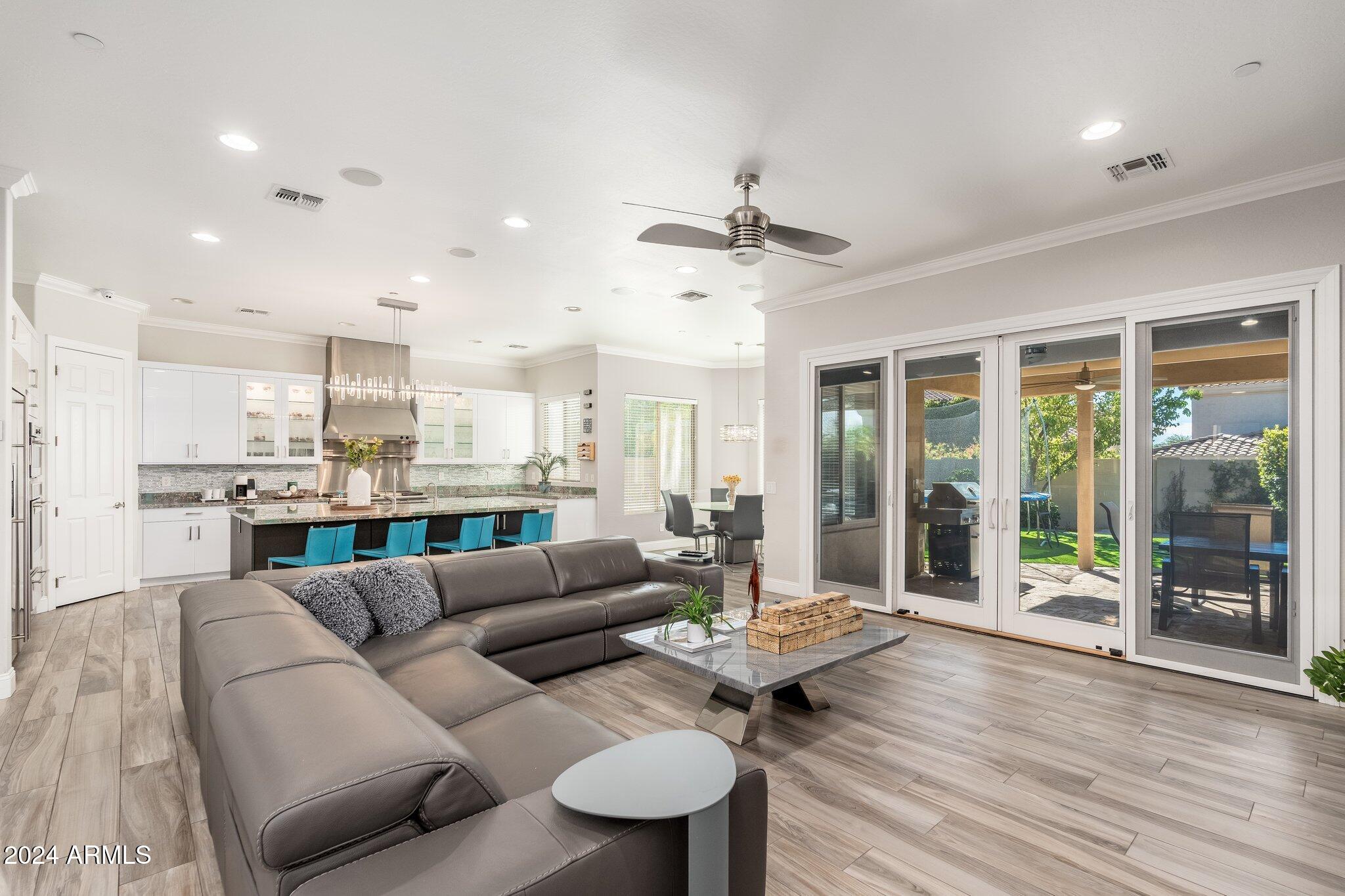 3935 E PARKSIDE Lane