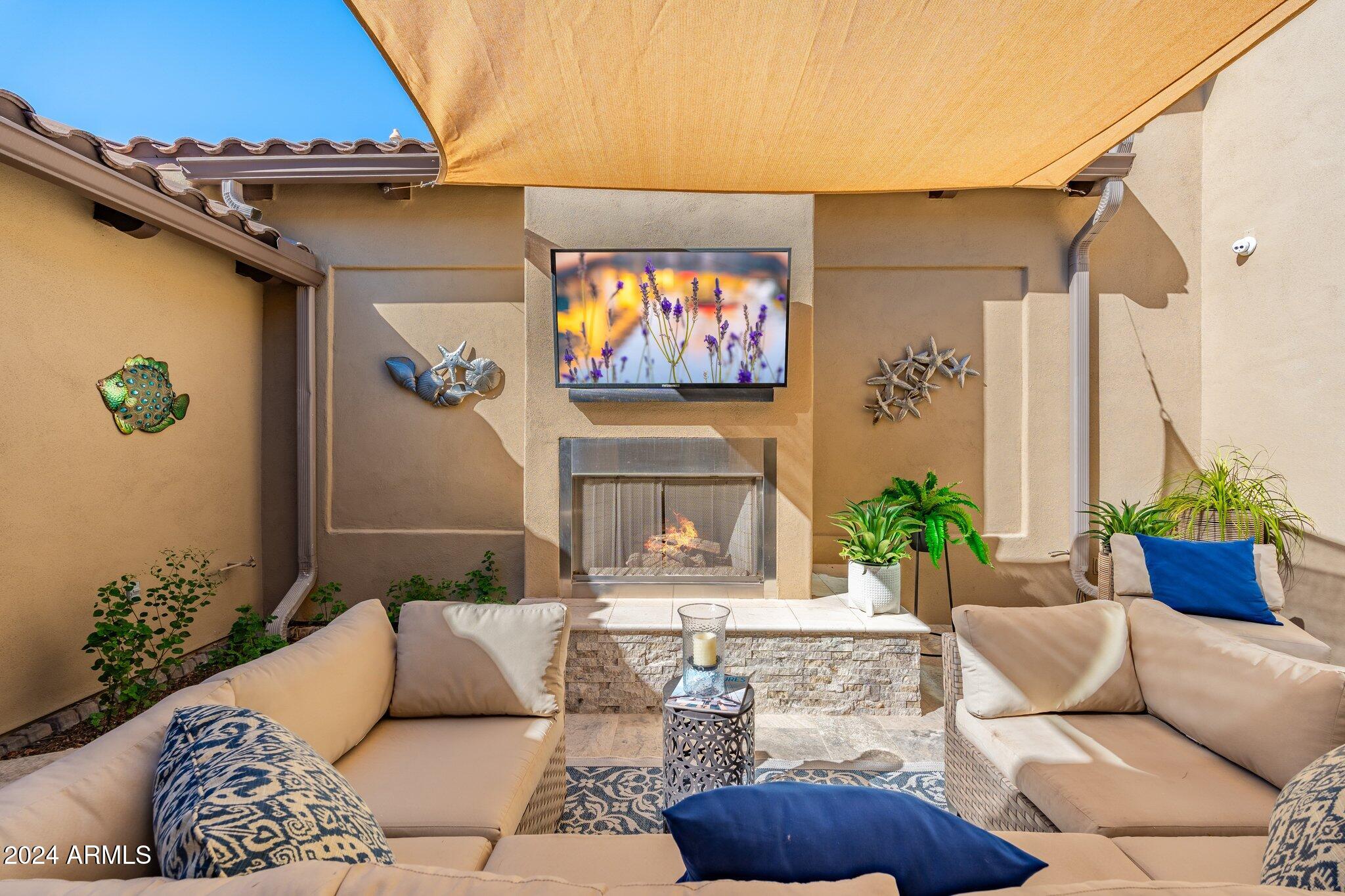 3935 E PARKSIDE Lane